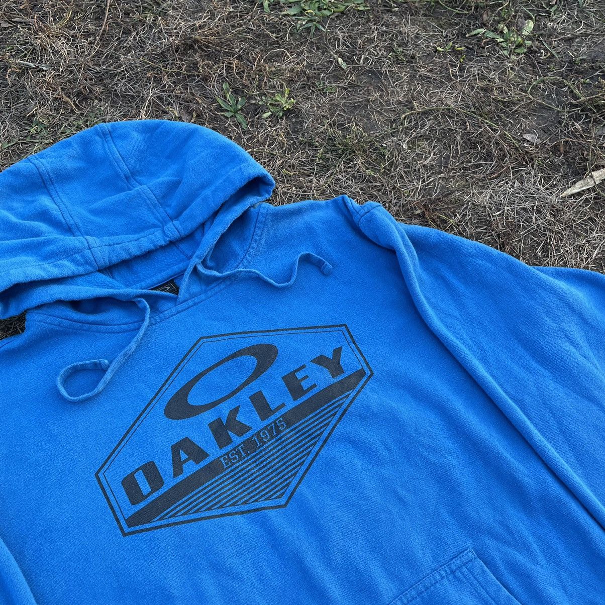 Vintage Vintage Y2K Oakley Faded Logo Hoodie Streetwear Blue Slim L Size US L / EU 52-54 / 3 - 5 Thumbnail