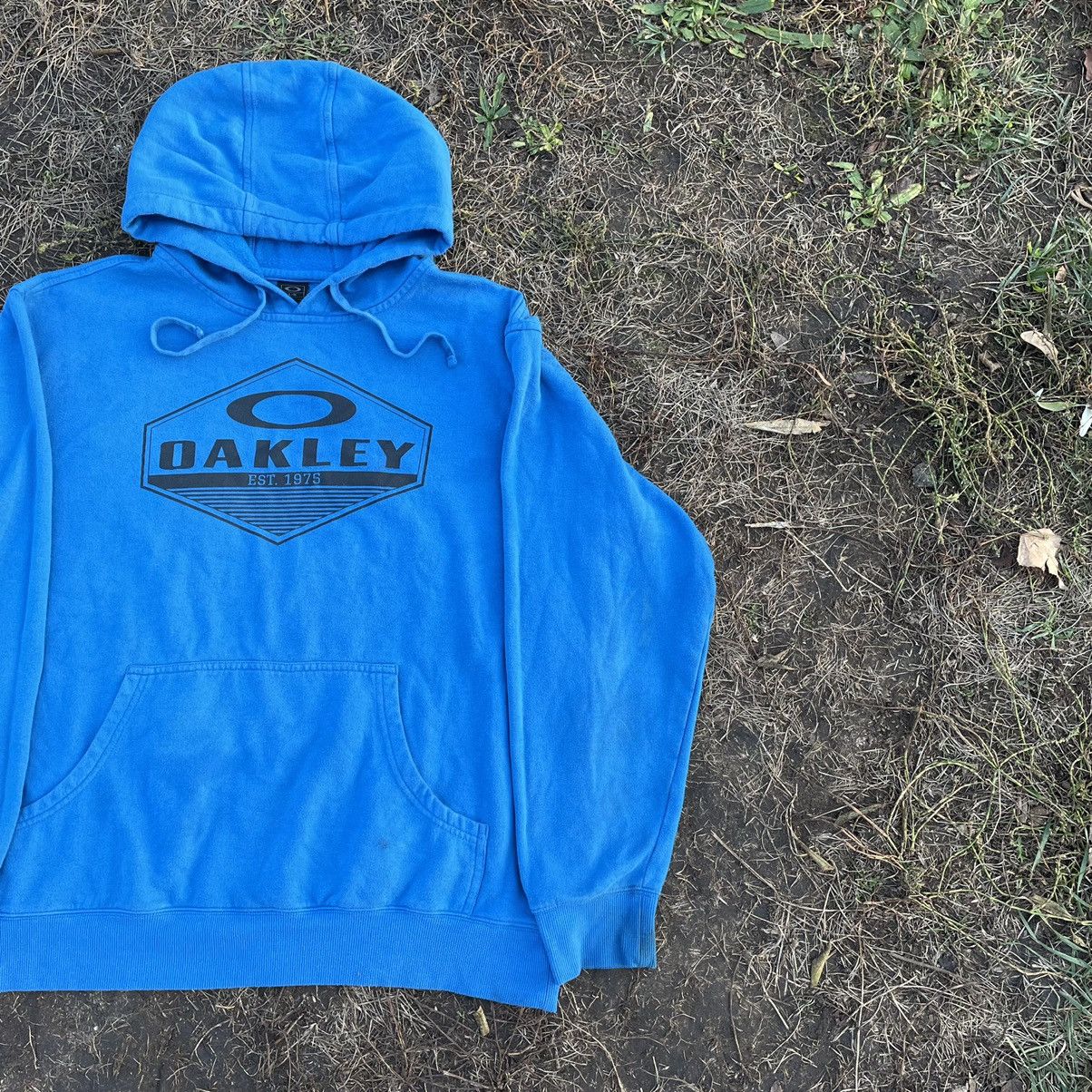 Vintage Vintage Y2K Oakley Faded Logo Hoodie Streetwear Blue Slim L Size US L / EU 52-54 / 3 - 2 Thumbnail