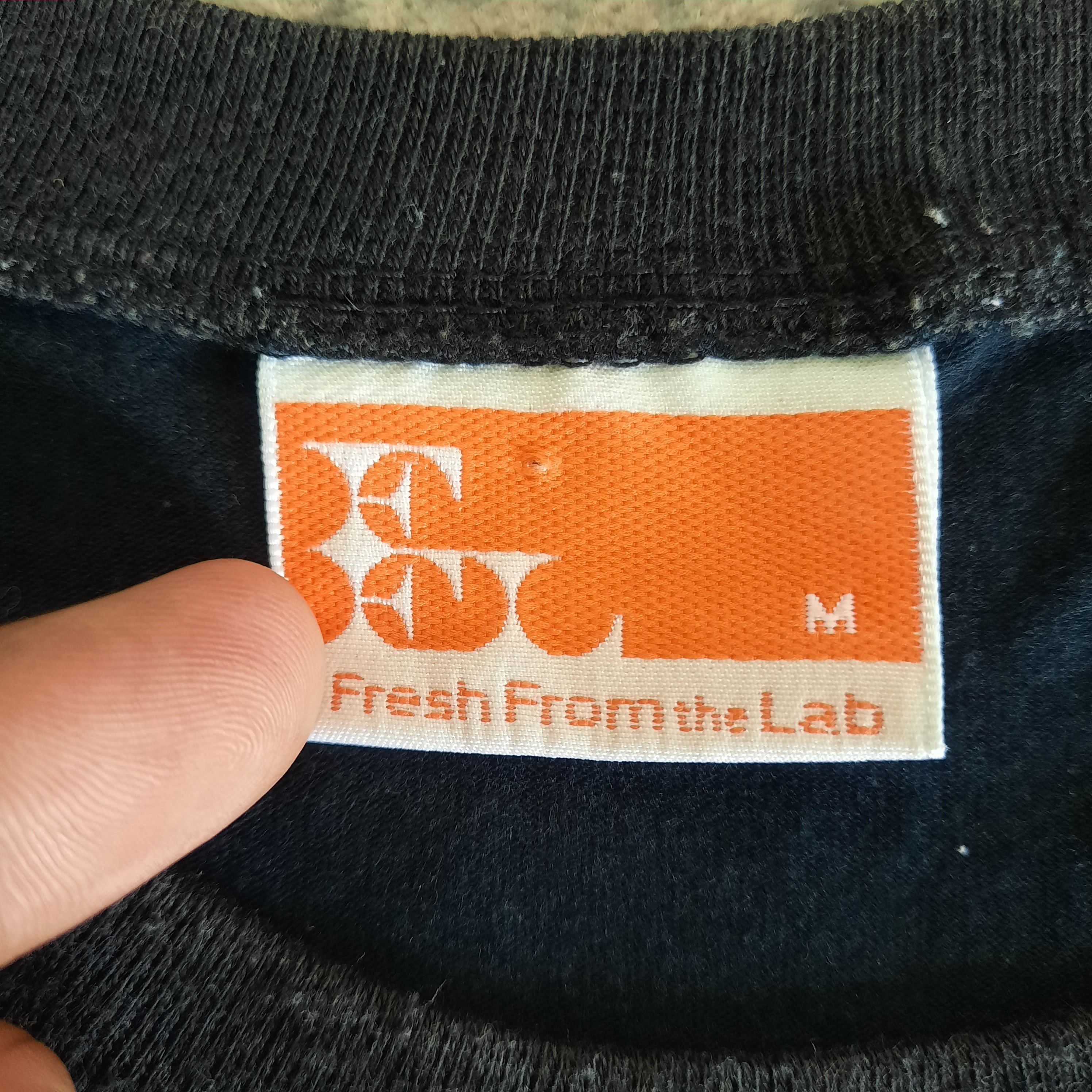 Japanese Brand 🔥Fresh from the lab smile logo tshirt Size US S / EU 44-46 / 1 - 4 Thumbnail