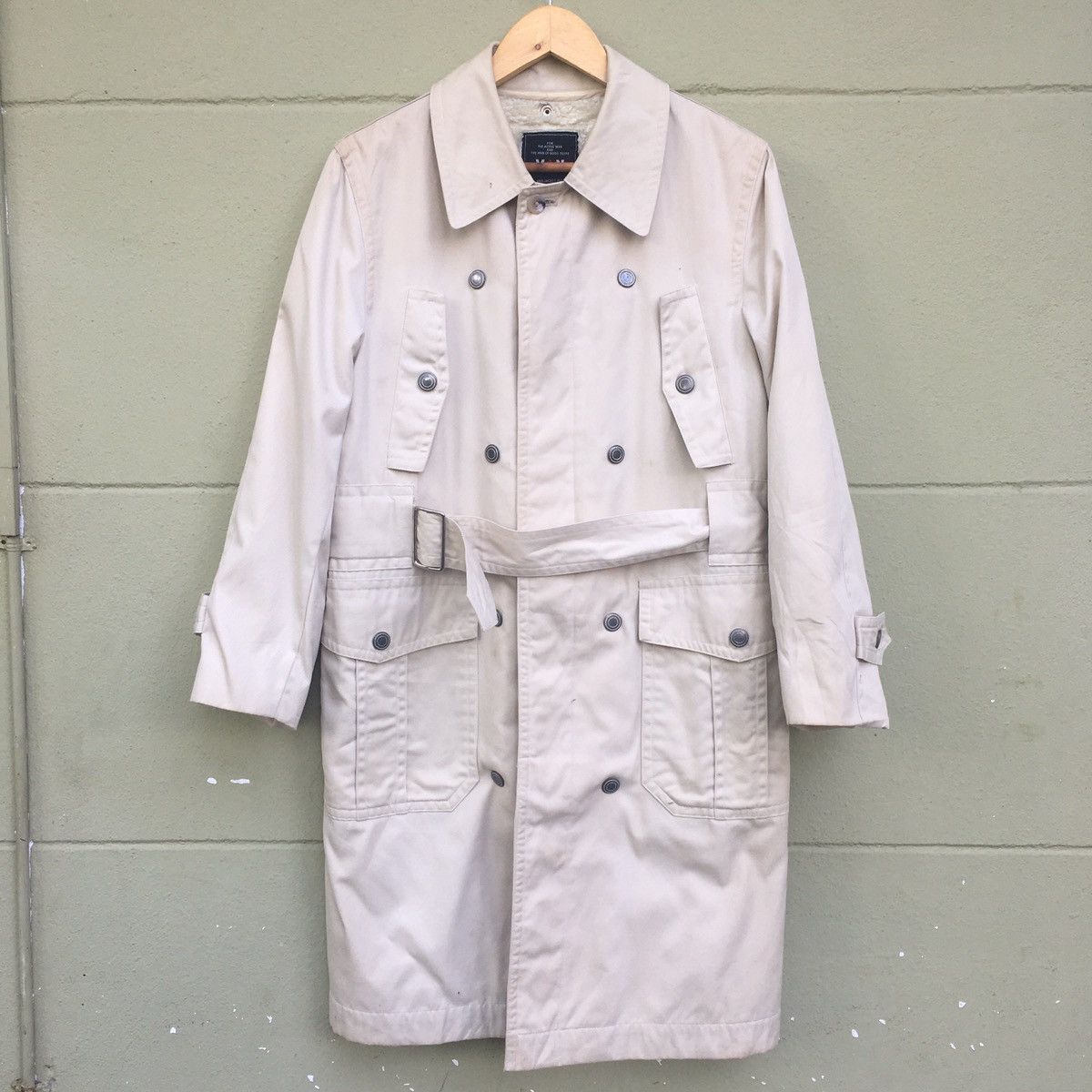 VAN Jac Trench