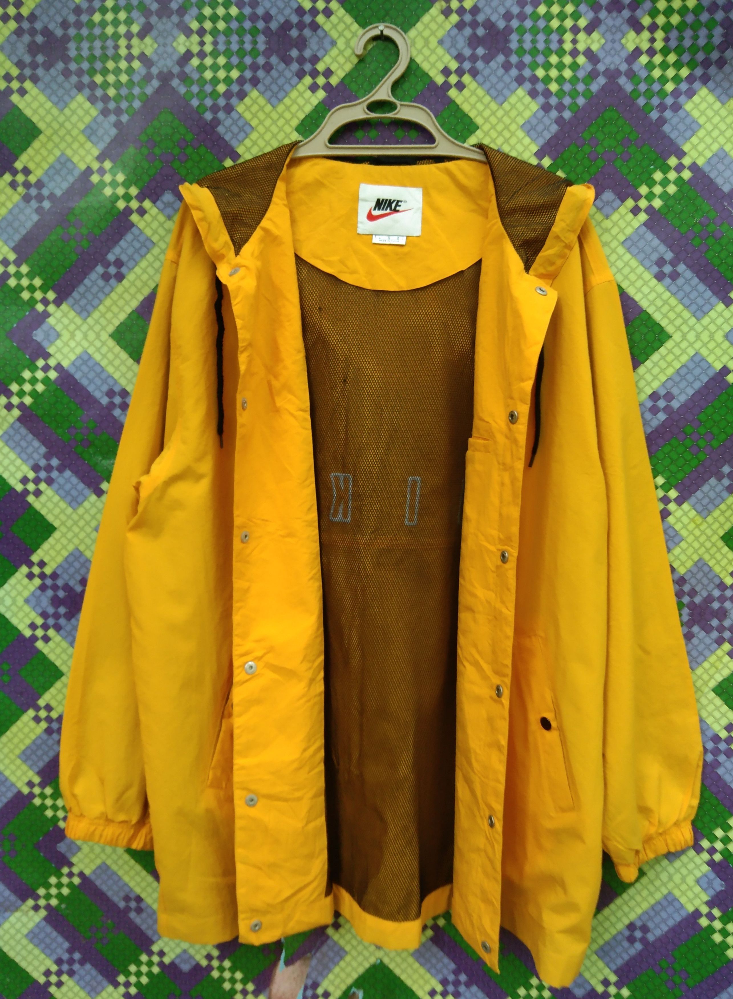image of Nike Men's Lightlayers Jacket in Orange Yellow (Size Large)