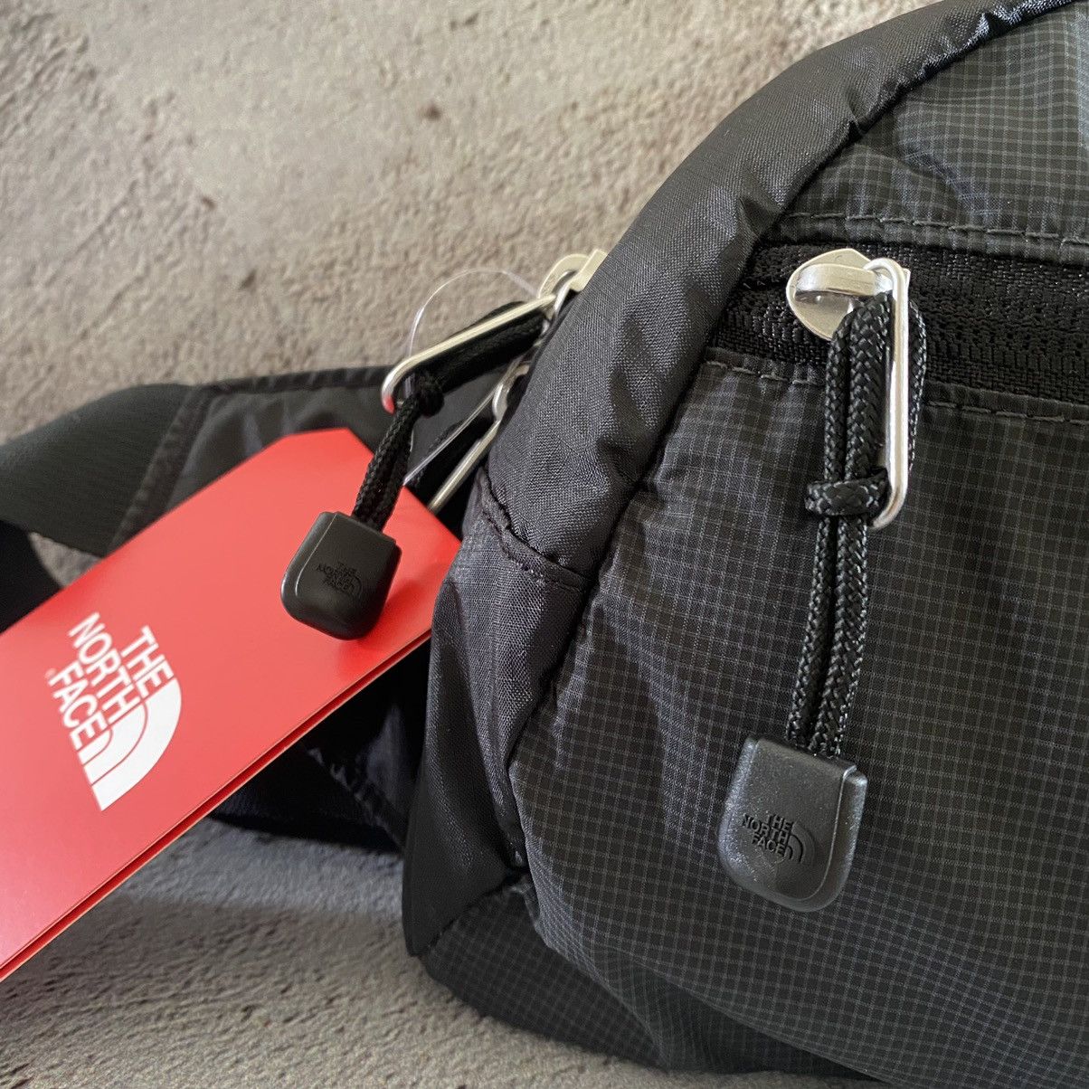 The North Face THE NORTH FACE FLYWEIGHT LUMBAR BAG BLACK Size ONE SIZE - 3 Thumbnail