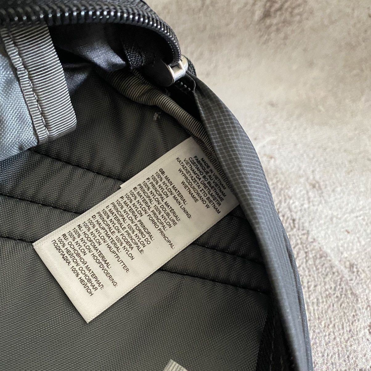 The North Face THE NORTH FACE FLYWEIGHT LUMBAR BAG BLACK Size ONE SIZE - 5 Thumbnail