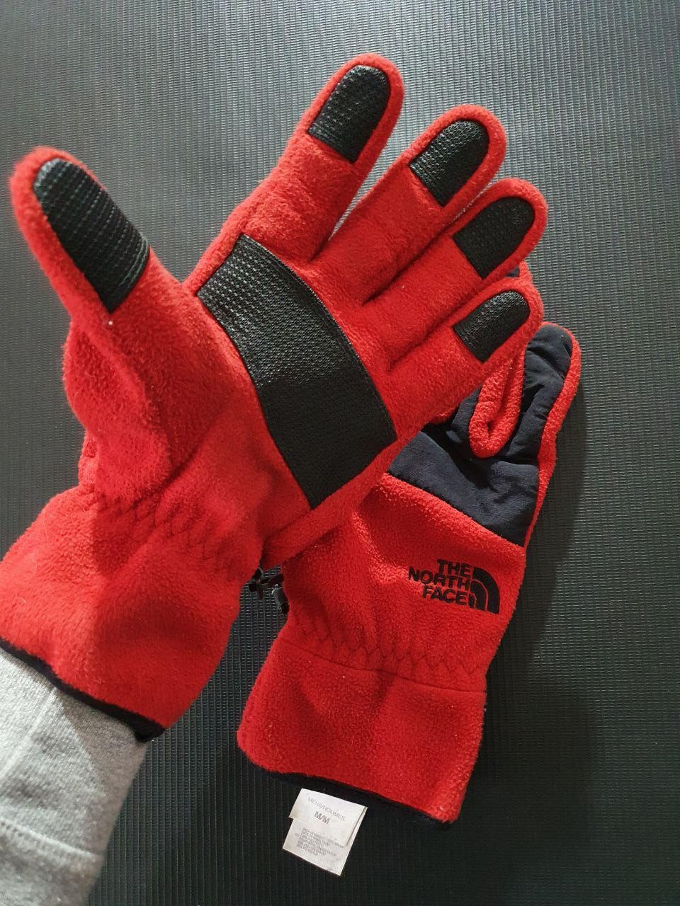 The North Face × Vintage TNF Red Fleece Embroidered Logo Gloves Size ONE SIZE - 8 Thumbnail