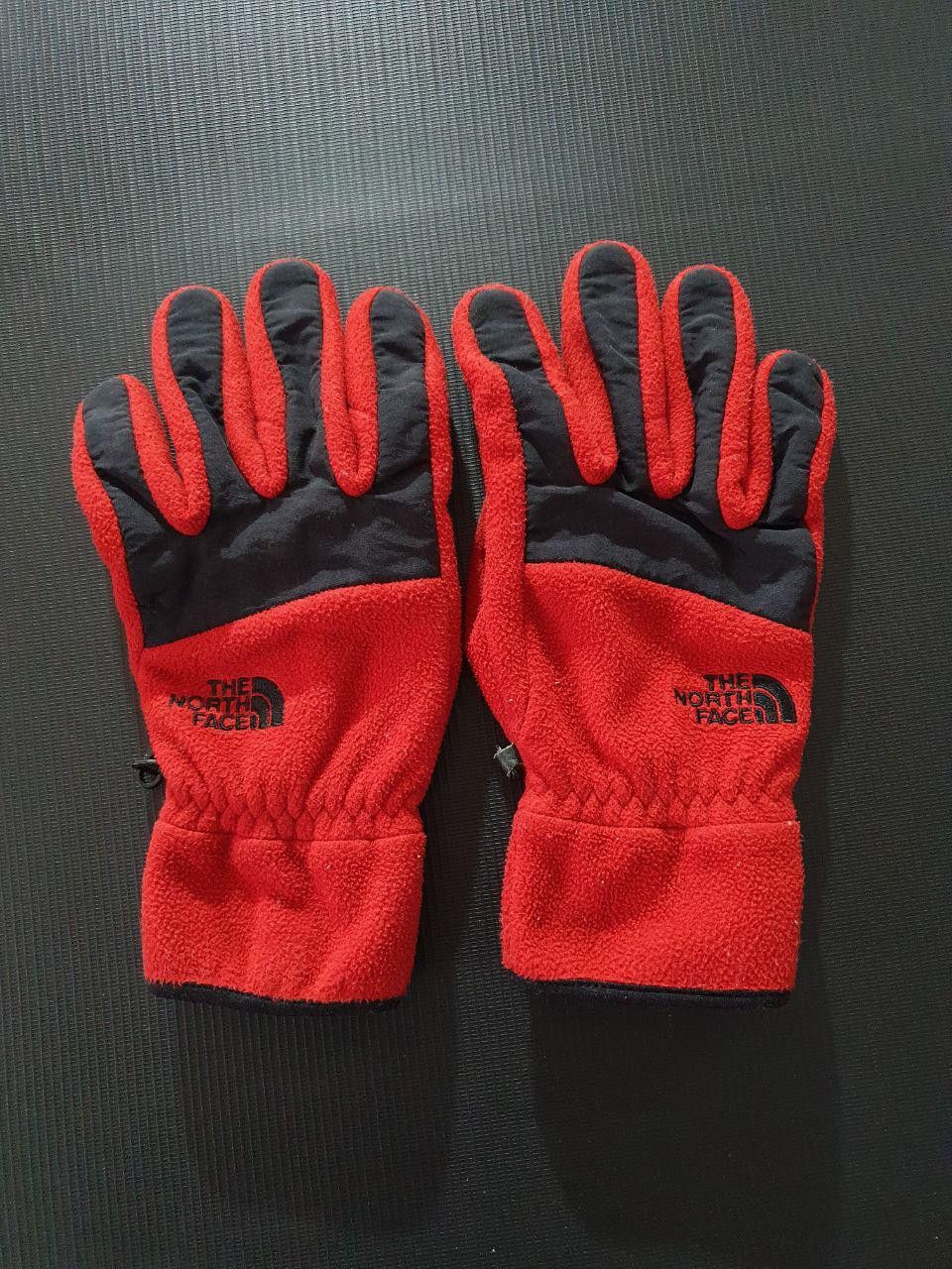 The North Face × Vintage TNF Red Fleece Embroidered Logo Gloves Size ONE SIZE - 1 Thumbnail