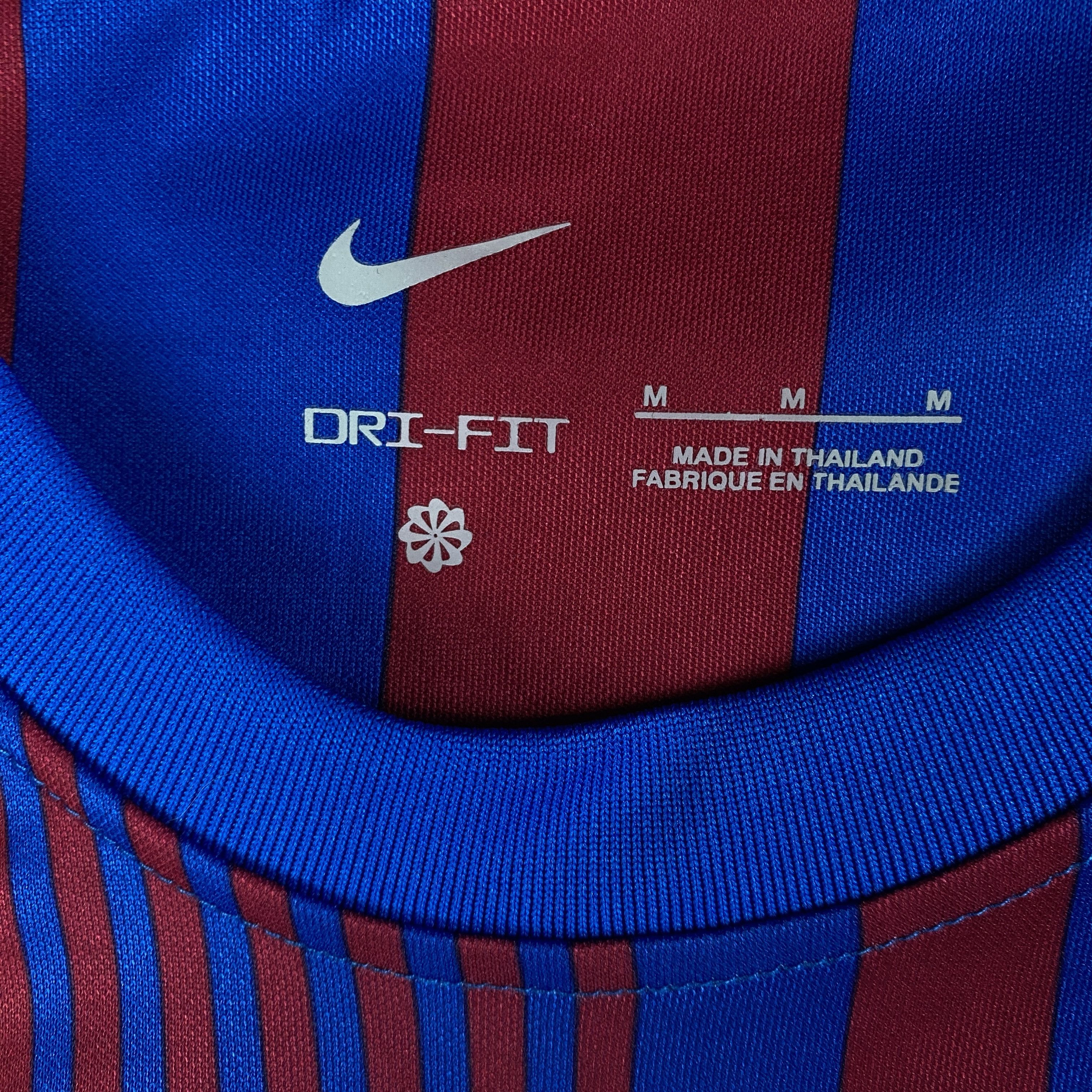 Nike Football Jersey T-Shirt Nike FC Barcelona #9 Memphis Size M Size US M / EU 48-50 / 2 - 7 Thumbnail