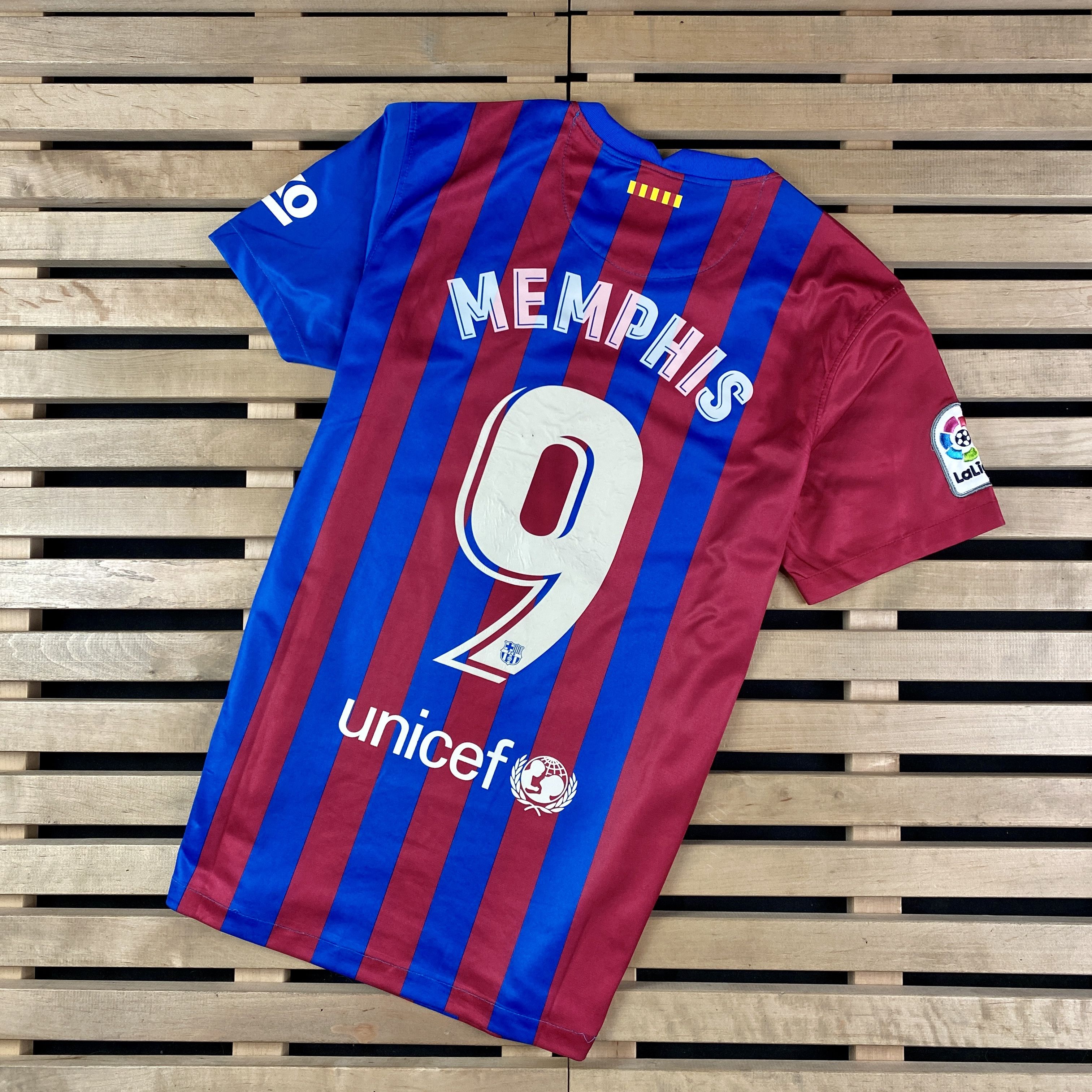Nike Football Jersey T-Shirt Nike FC Barcelona #9 Memphis Size M Size US M / EU 48-50 / 2 - 2 Thumbnail