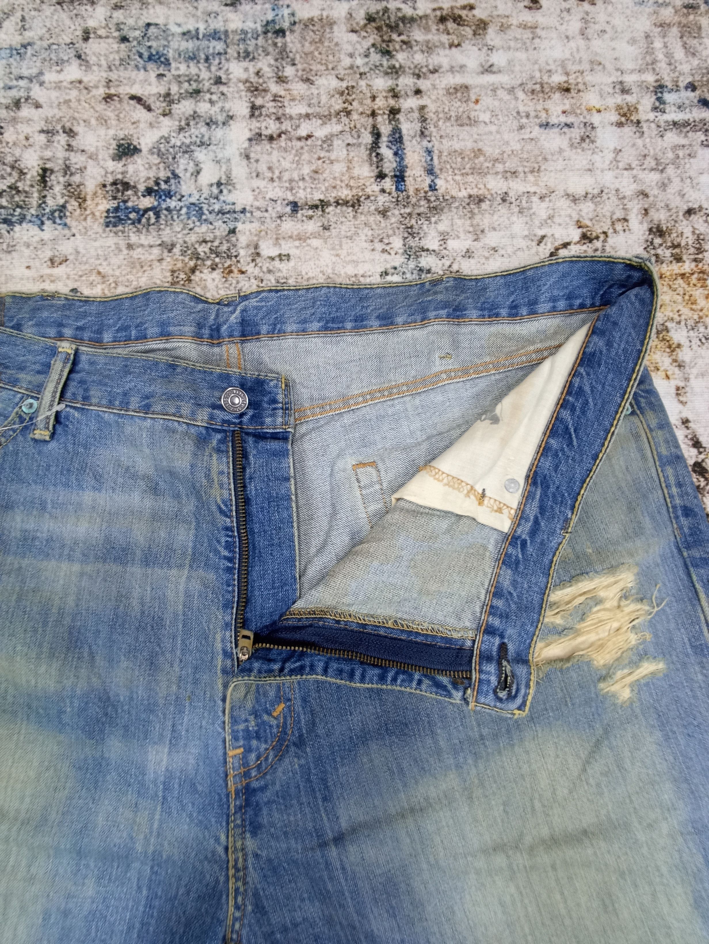 Jean × Levi's × Vintage VINTAGE LEVIS DISTRESS BLUE WASH JEANS - J041 Size US 44 / EU 60 - 3 Thumbnail