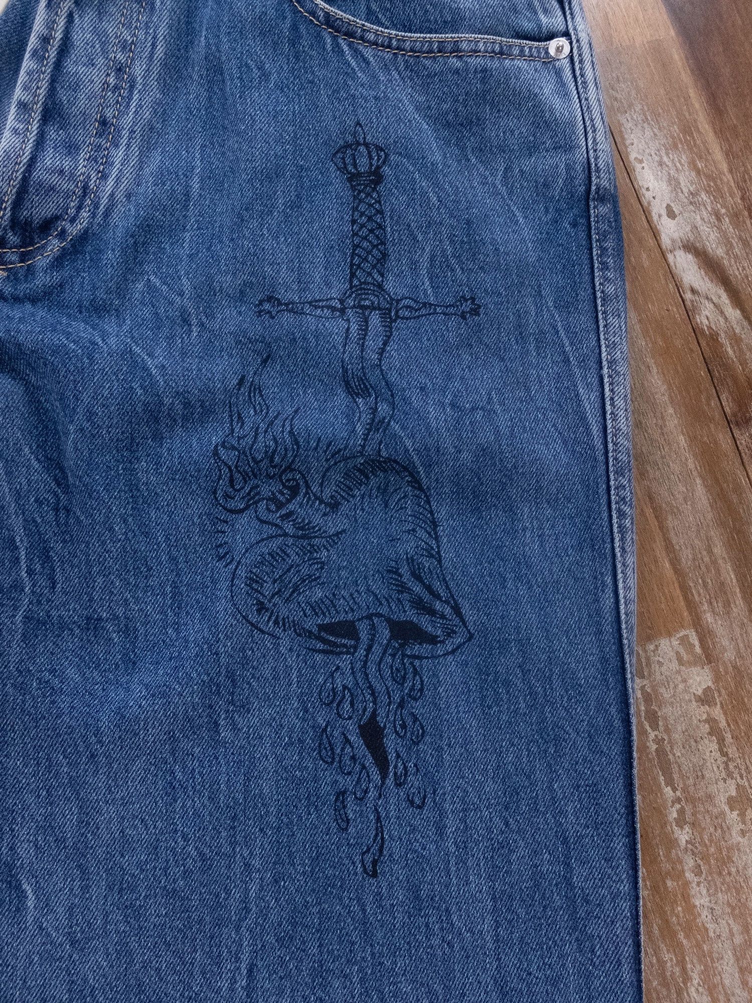 Givenchy $775 GIVENCHY blue regular fit heart & dagger jeans 31 Size US 31 - 3 Thumbnail