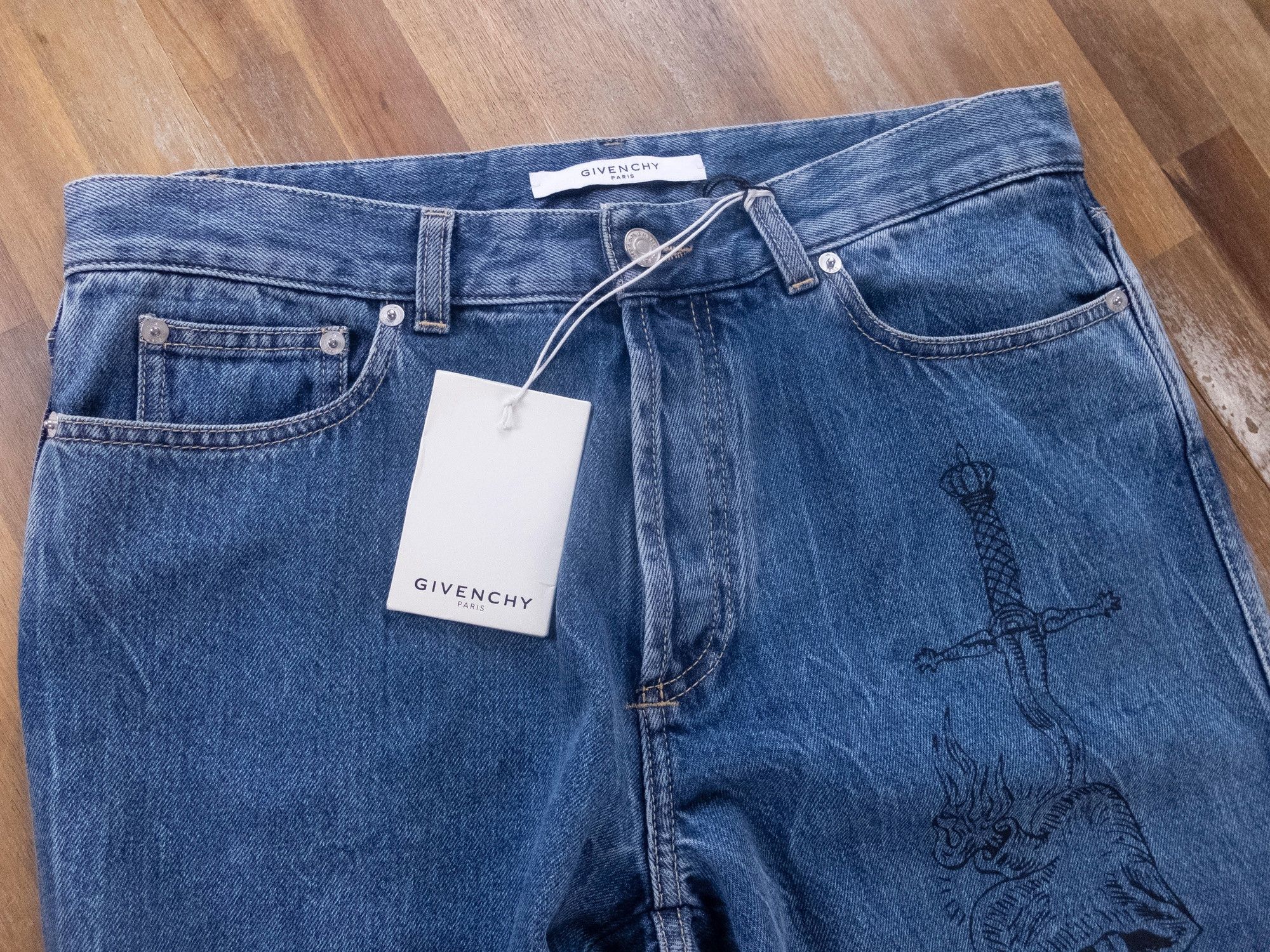 Givenchy $775 GIVENCHY blue regular fit heart & dagger jeans 31 Size US 31 - 2 Thumbnail