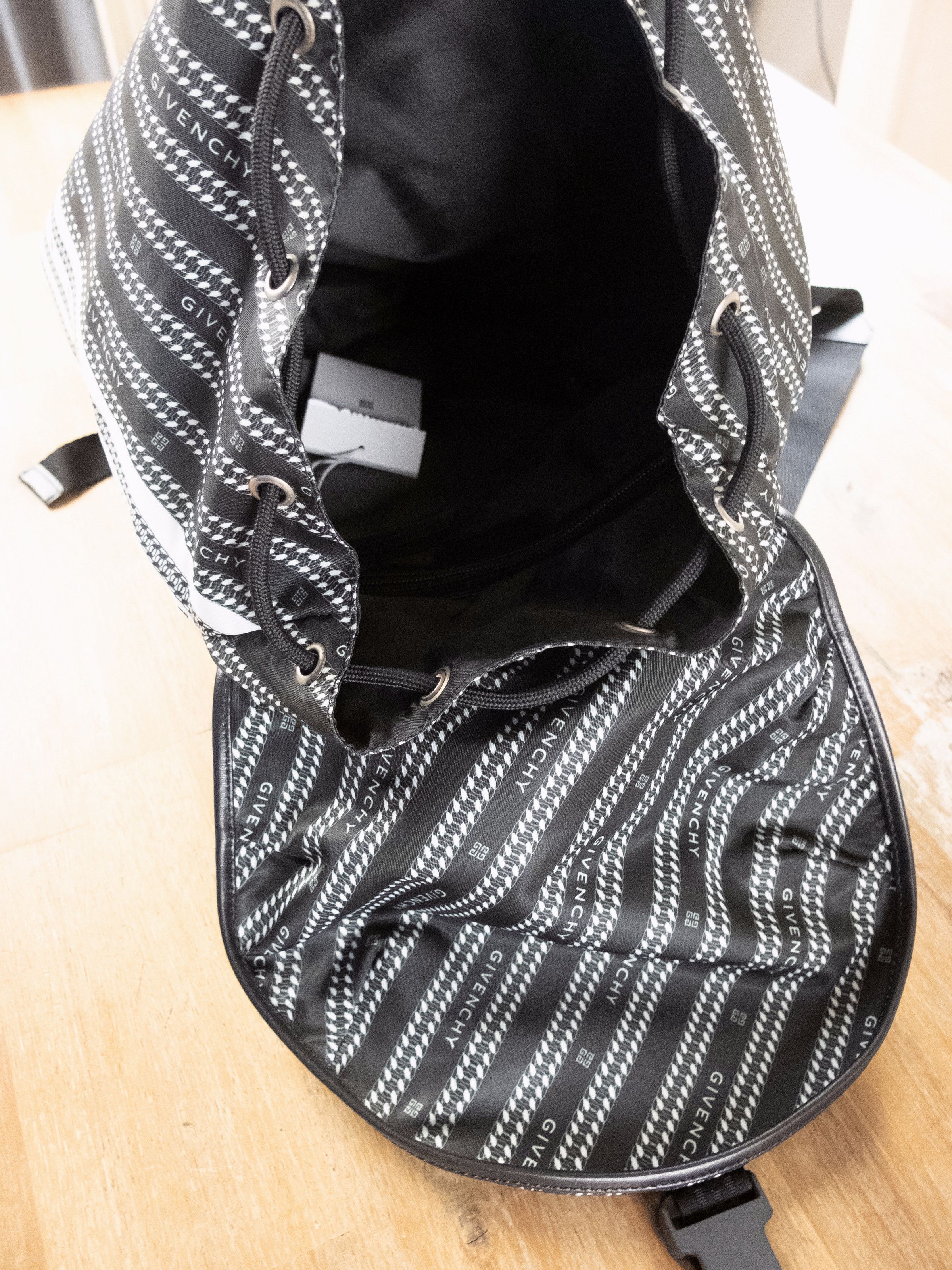 Givenchy GIVENCHY black & white Light 3 nylon stripe logo backpack Size ONE SIZE - 16 Thumbnail