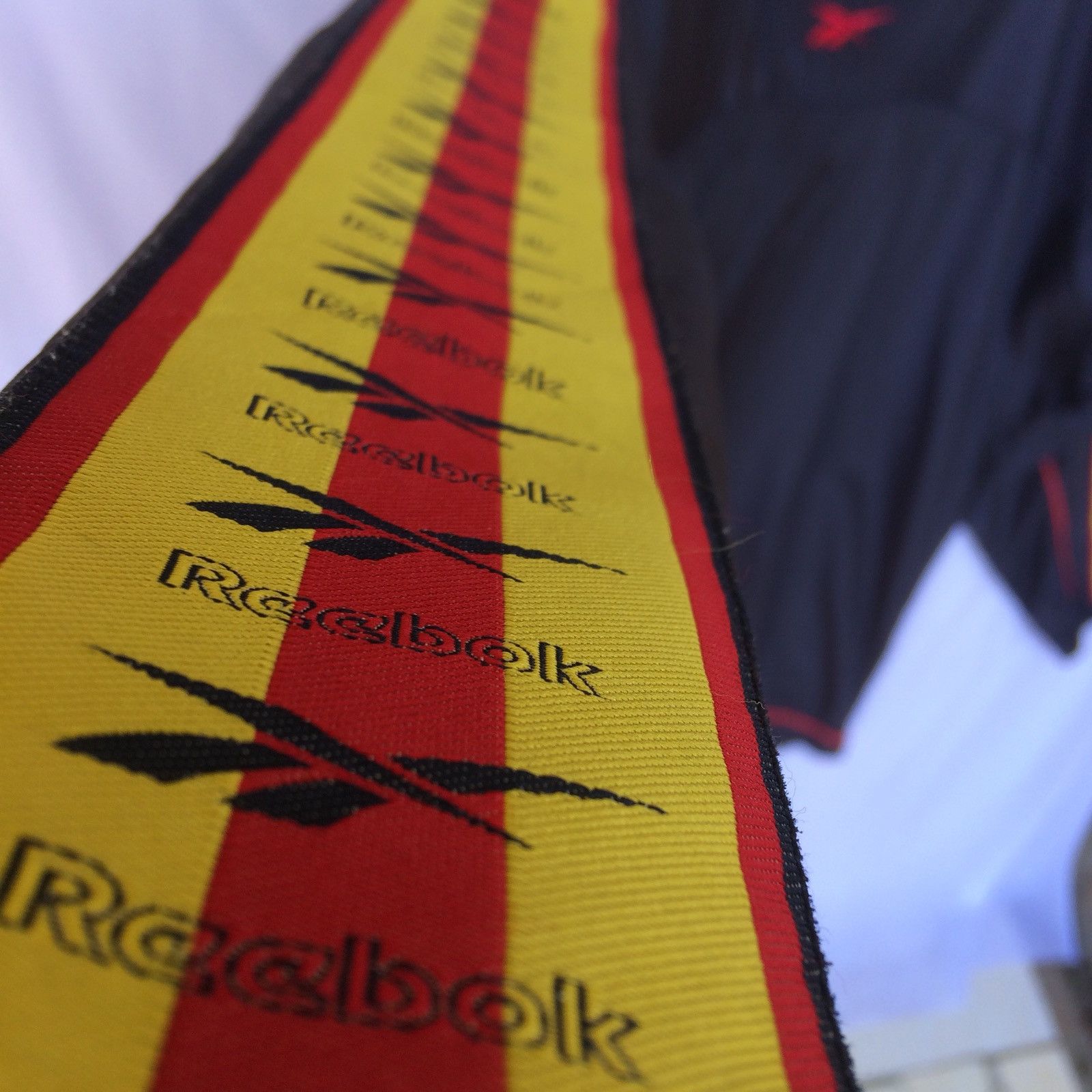 Reebok Reebok Side Tape Windbreaker Hoodie Size US XXL / EU 58 / 5 - 6 Thumbnail