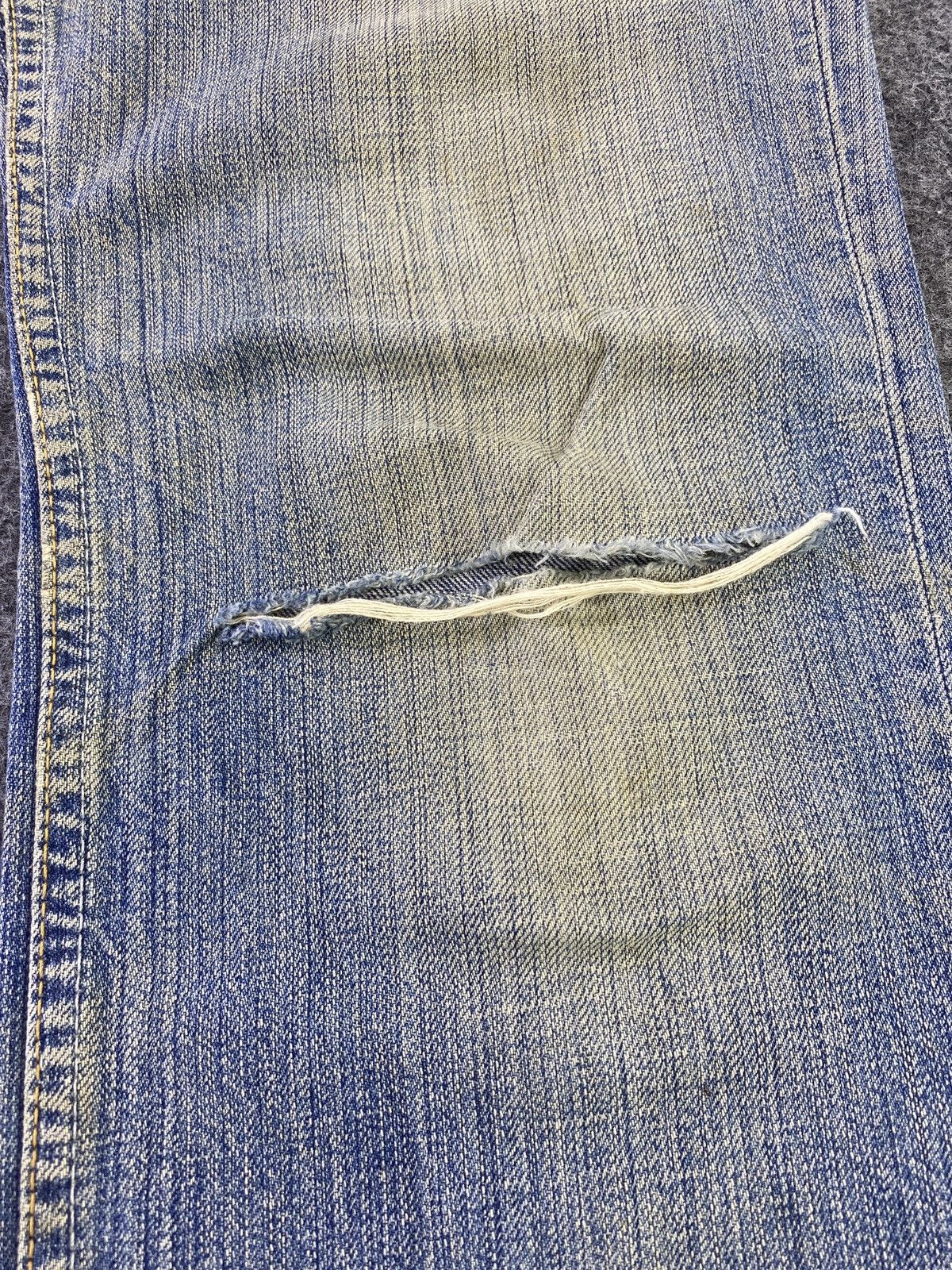 Vintage Levis 501 Jeans Distress Blue Wash - J816