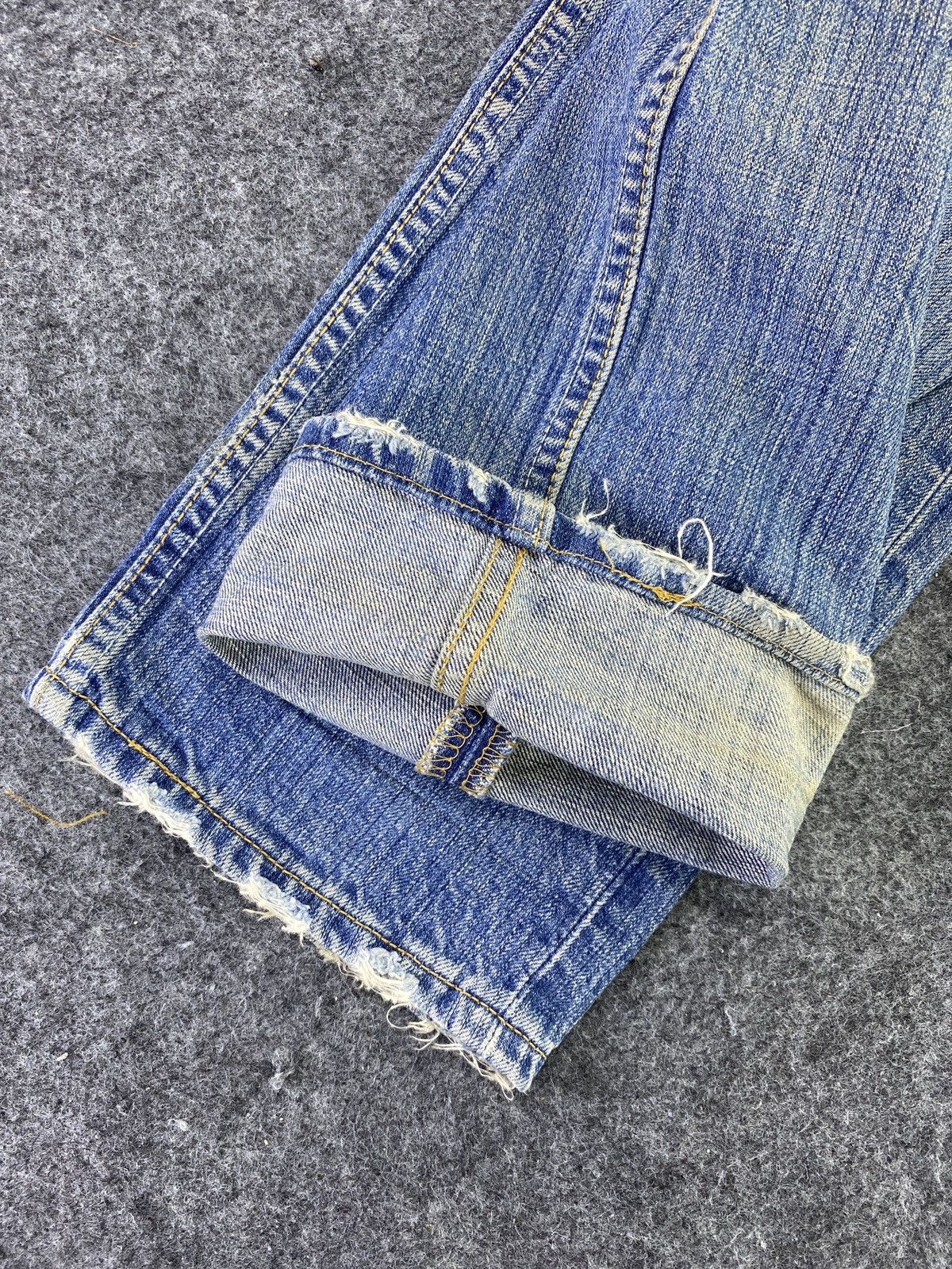 Vintage Levis 501 Jeans Distress Blue Wash - J816