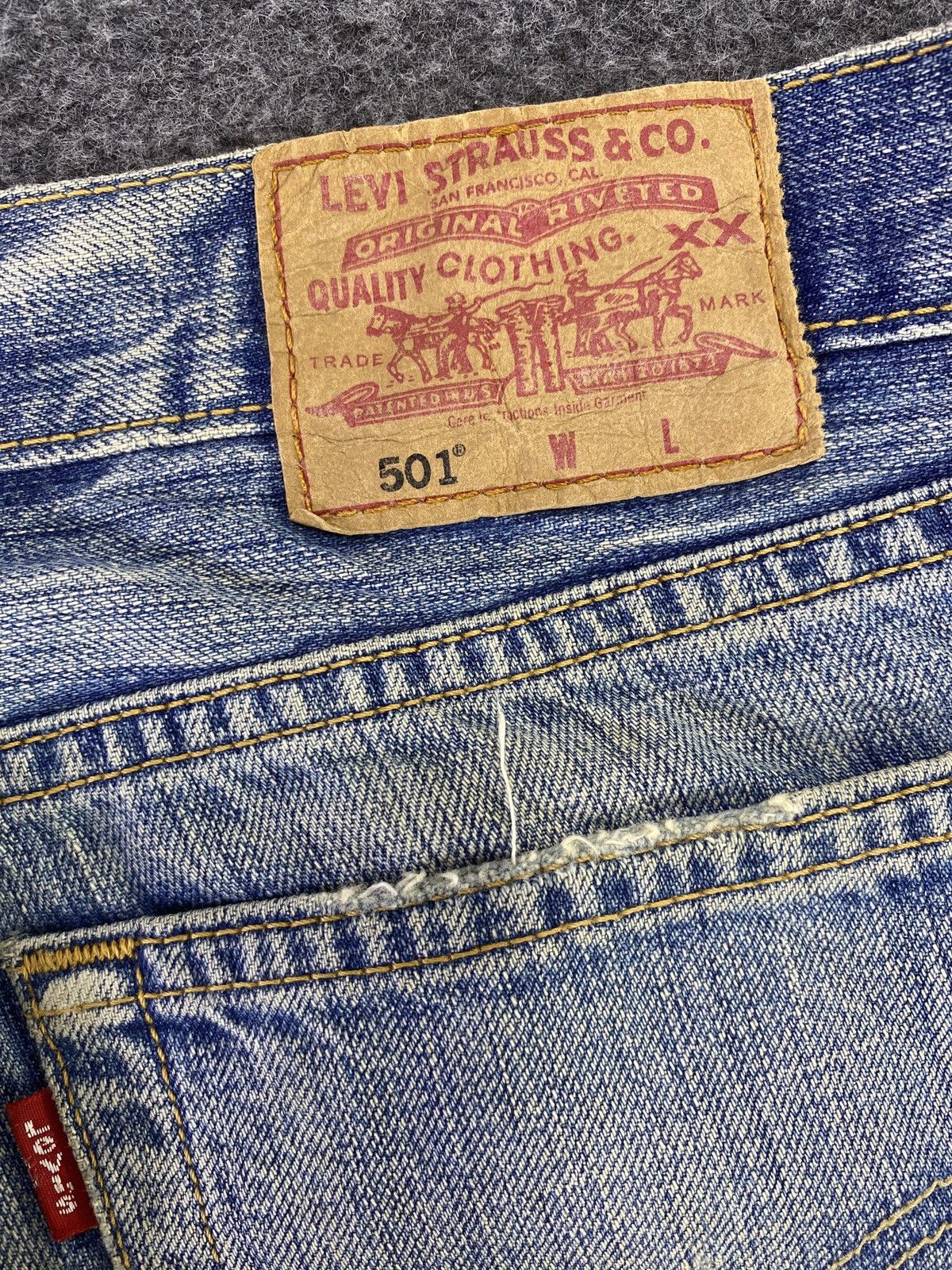Vintage Levis 501 Jeans Distress Blue Wash - J816