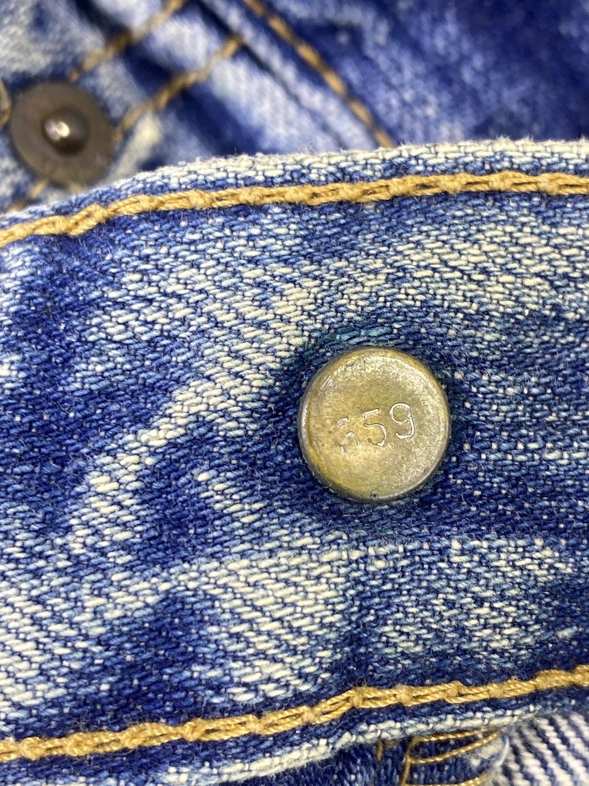 Vintage Levis 501 Jeans Distress Blue Wash - J816