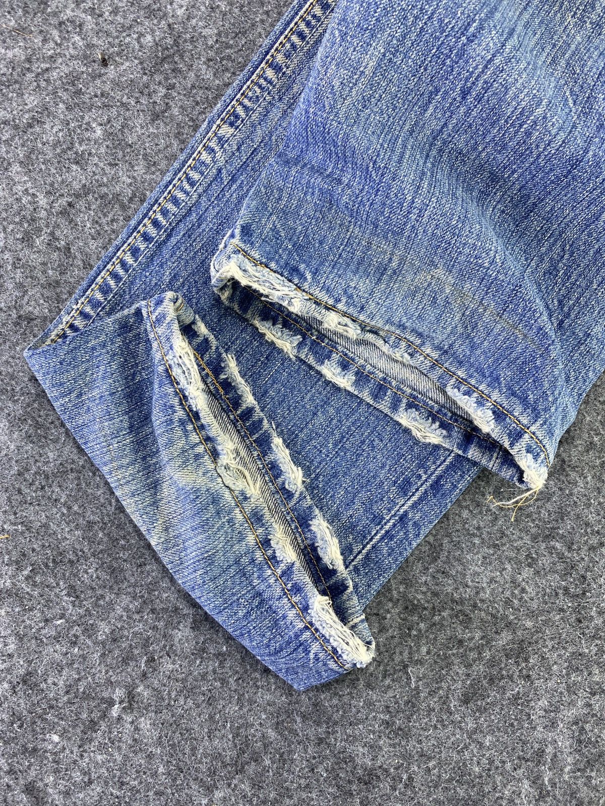 Vintage Levis 501 Jeans Distress Blue Wash - J816