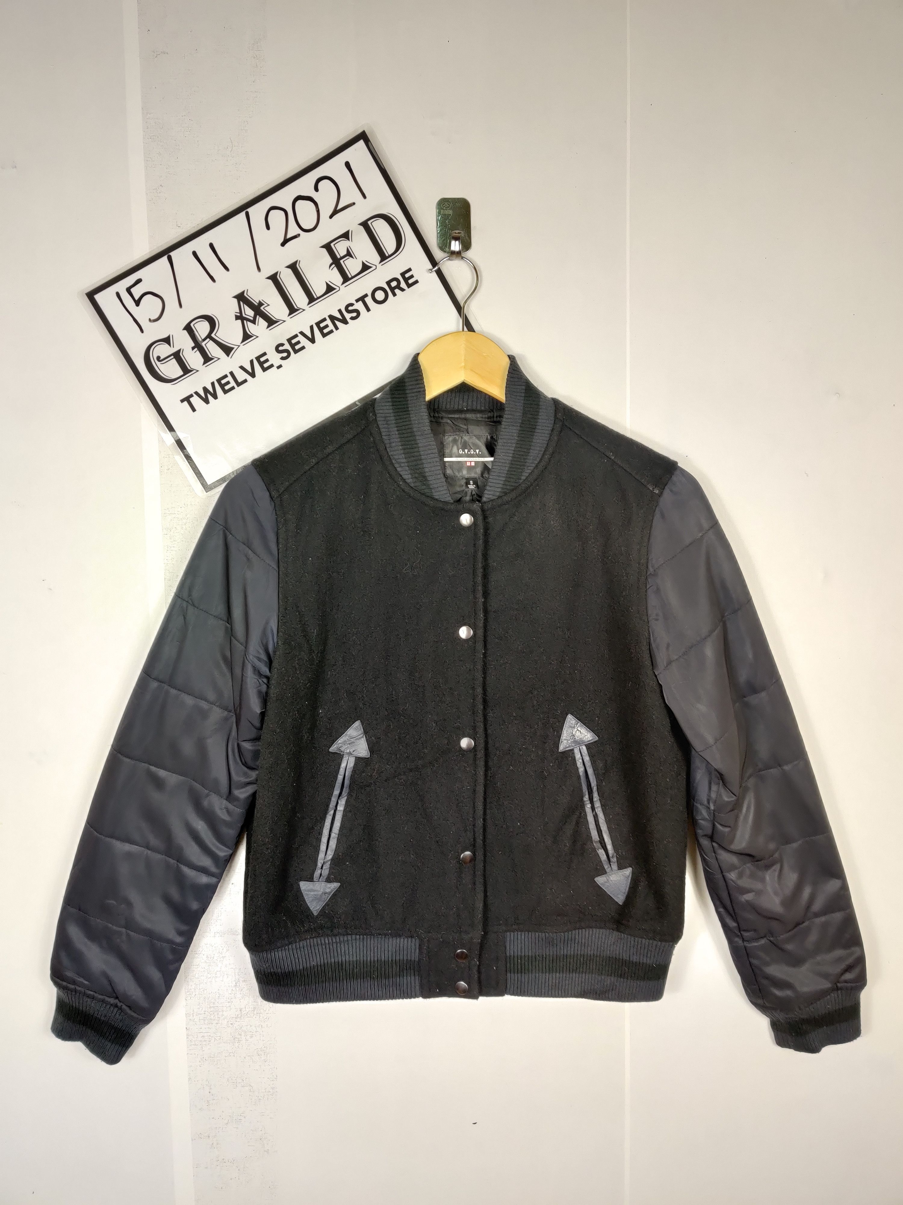Uniqlo Vintage Uniqlo Plain Varsity Jacket Size US S / EU 44-46 / 1 - 1 Thumbnail