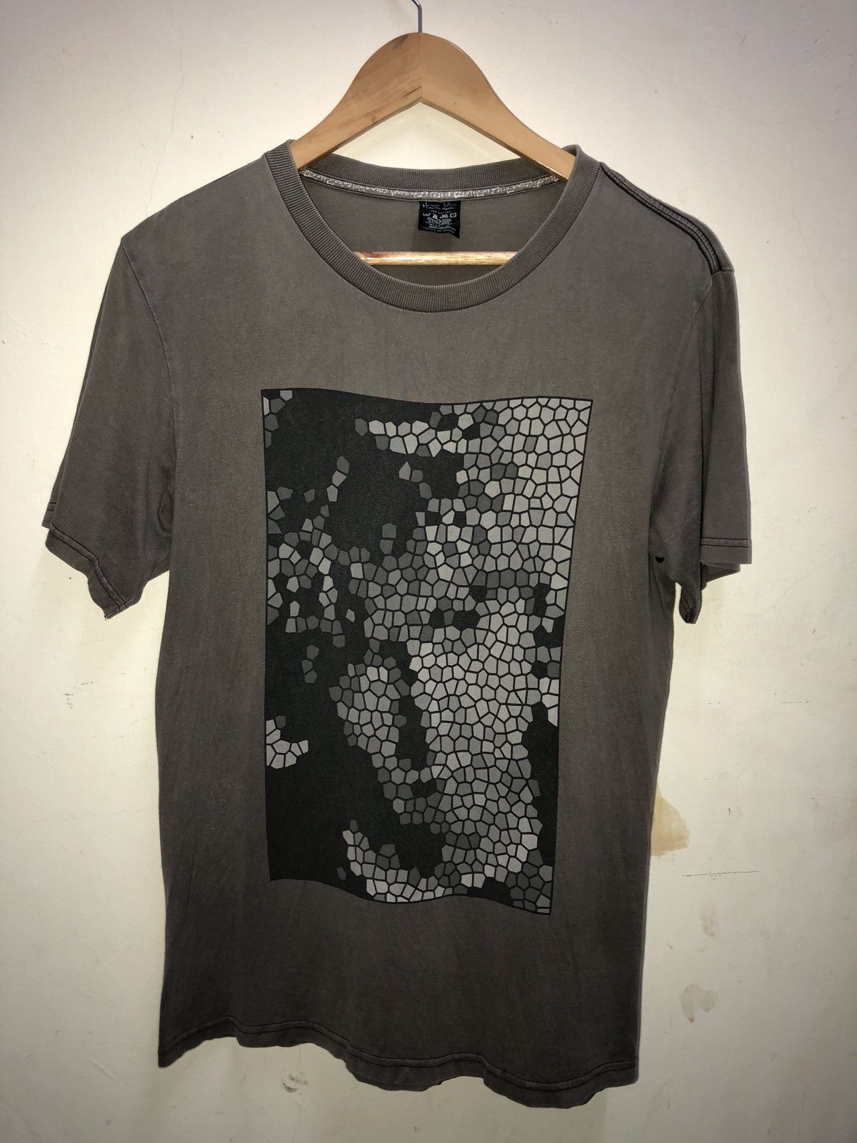 Number (N)ine Rare Vintage Number Nine X Kurt Cobain Mosaic tee Size US M / EU 48-50 / 2 - 2 Thumbnail