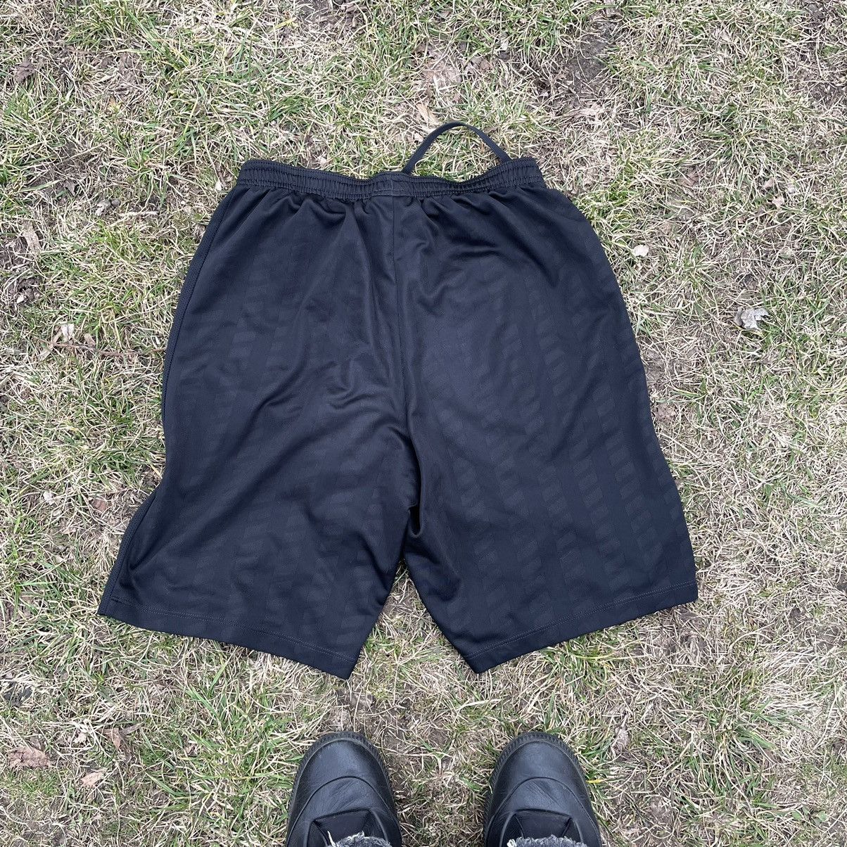 Vintage Vintage Nike Swoosh Shorts Y2K Streetwear Baggy Black 30 Size US 30 / EU 46 - 5 Thumbnail