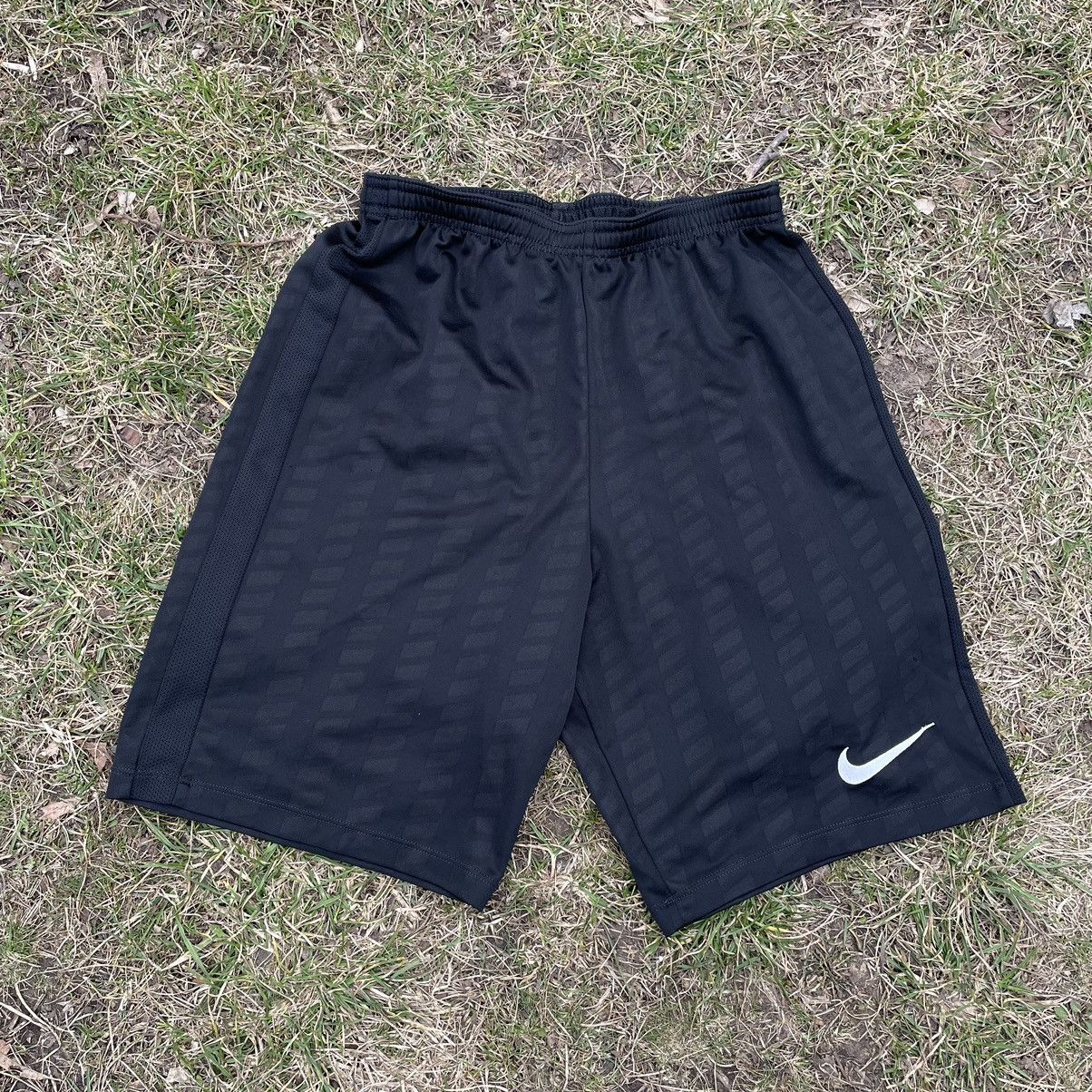 Vintage Vintage Nike Swoosh Shorts Y2K Streetwear Baggy Black 30 Size US 30 / EU 46 - 2 Thumbnail