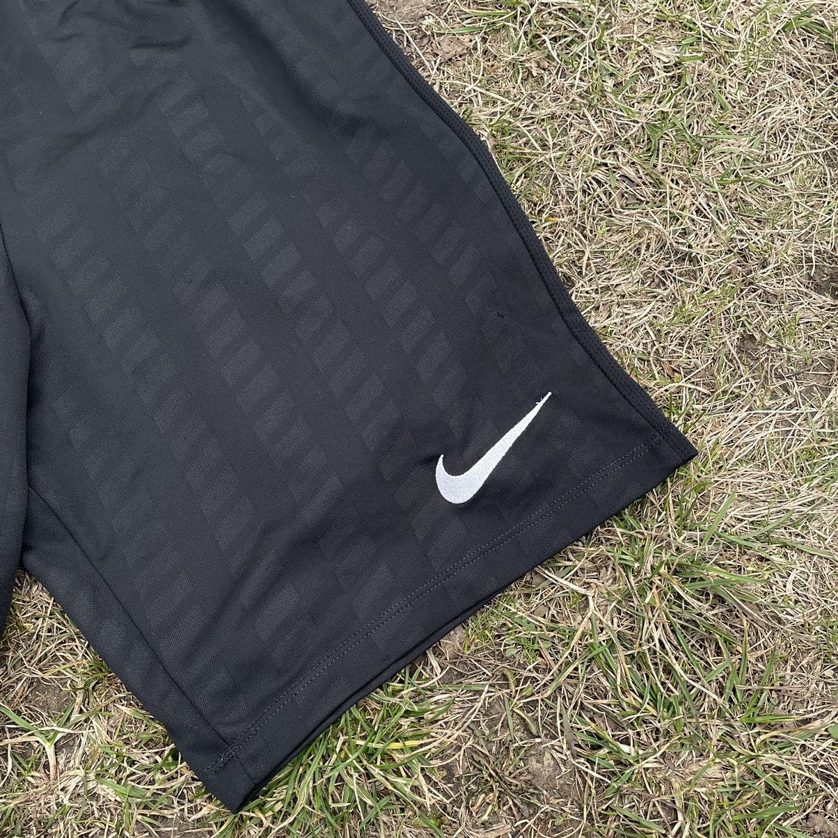 Vintage Vintage Nike Swoosh Shorts Y2K Streetwear Baggy Black 30 Size US 30 / EU 46 - 4 Thumbnail