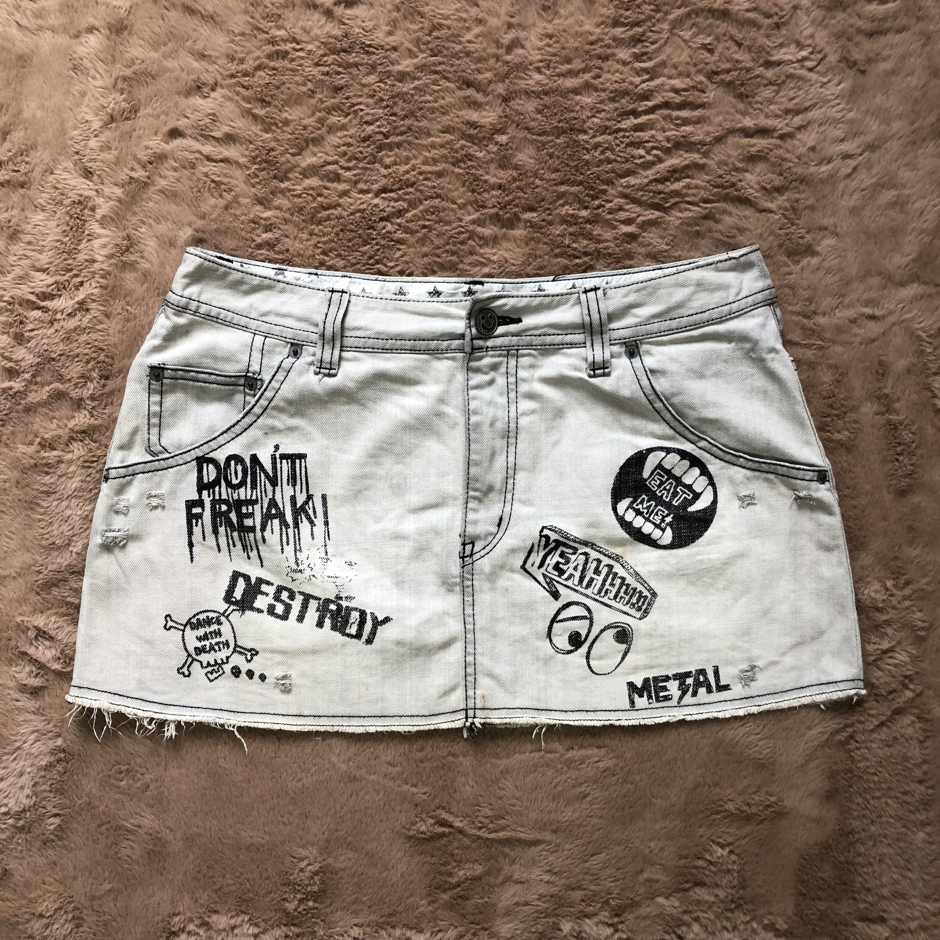 Japanese Brand TRASHED🔥 WORLD WIDE LOVE PAINTING MINI SKIRTS #5721-203 Size 32" / US 10 / IT 46 - 1 Thumbnail