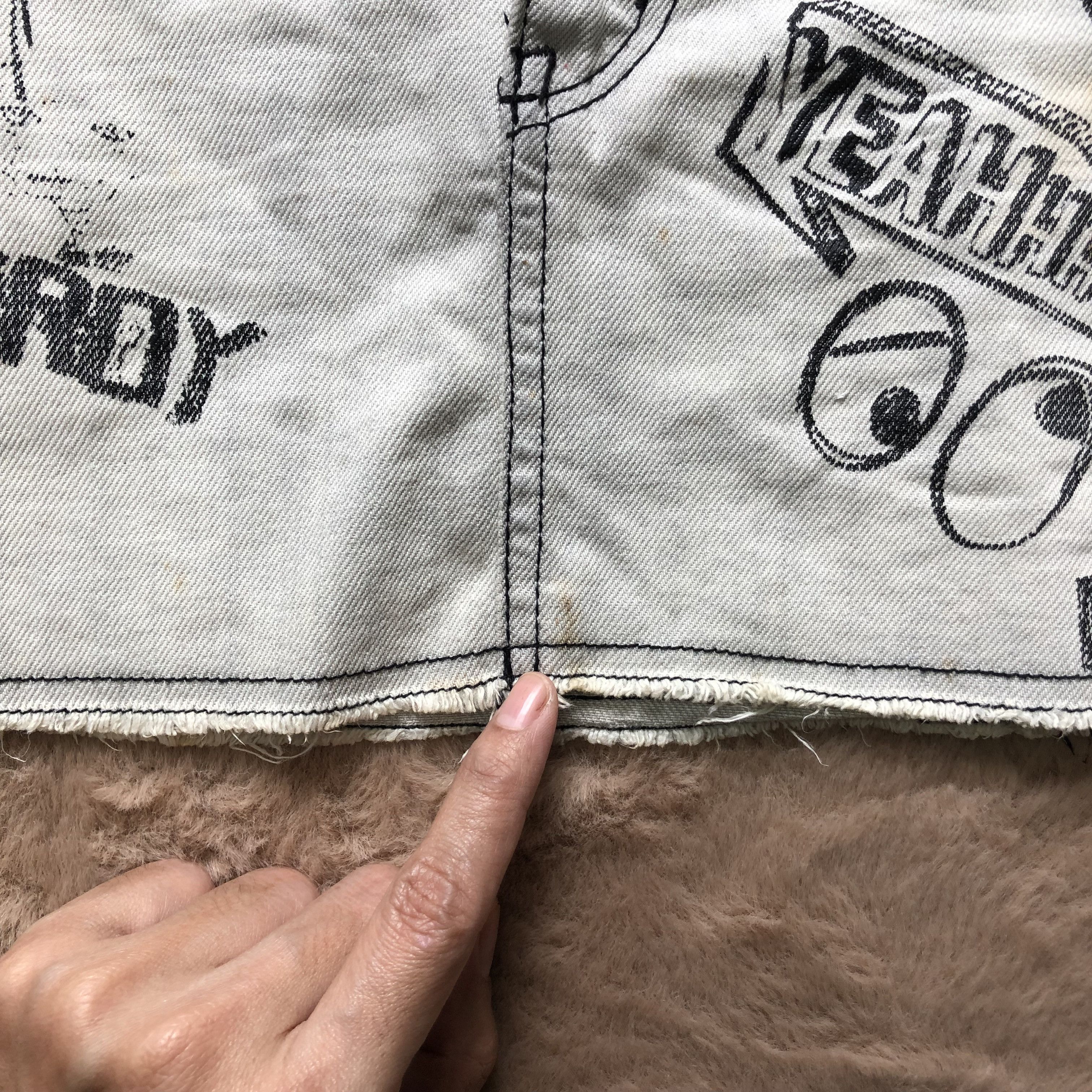 Japanese Brand TRASHED🔥 WORLD WIDE LOVE PAINTING MINI SKIRTS #5721-203 Size 32" / US 10 / IT 46 - 11 Thumbnail
