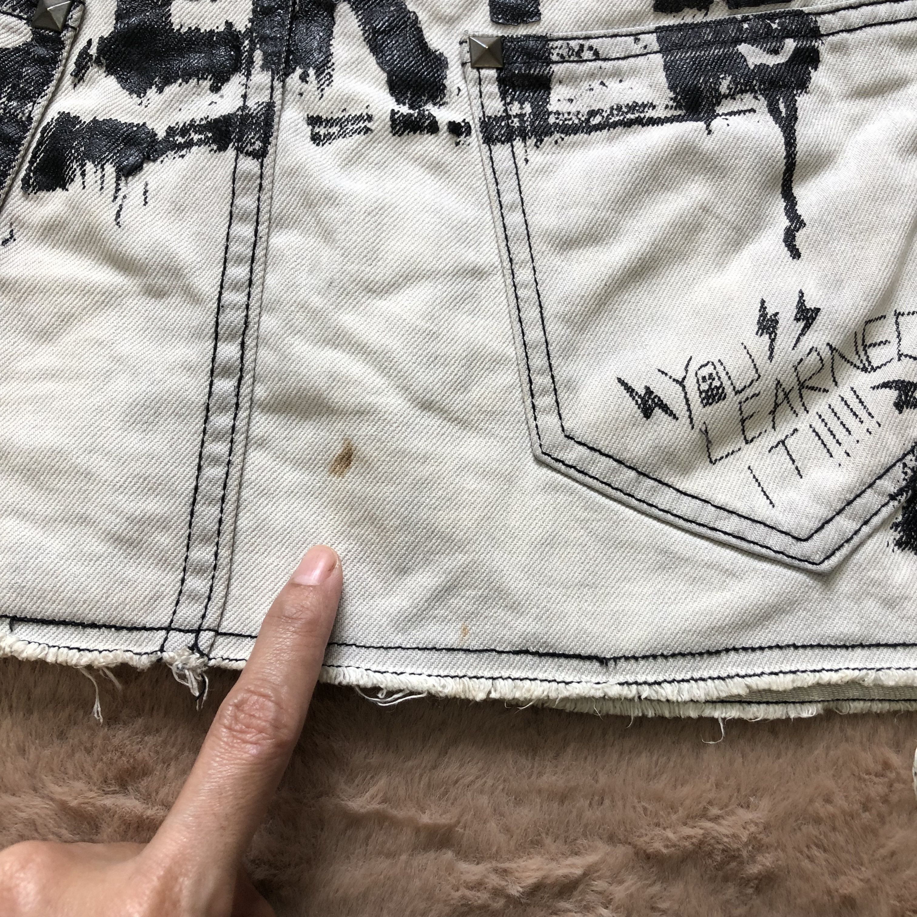 Japanese Brand TRASHED🔥 WORLD WIDE LOVE PAINTING MINI SKIRTS #5721-203 Size 32" / US 10 / IT 46 - 16 Thumbnail