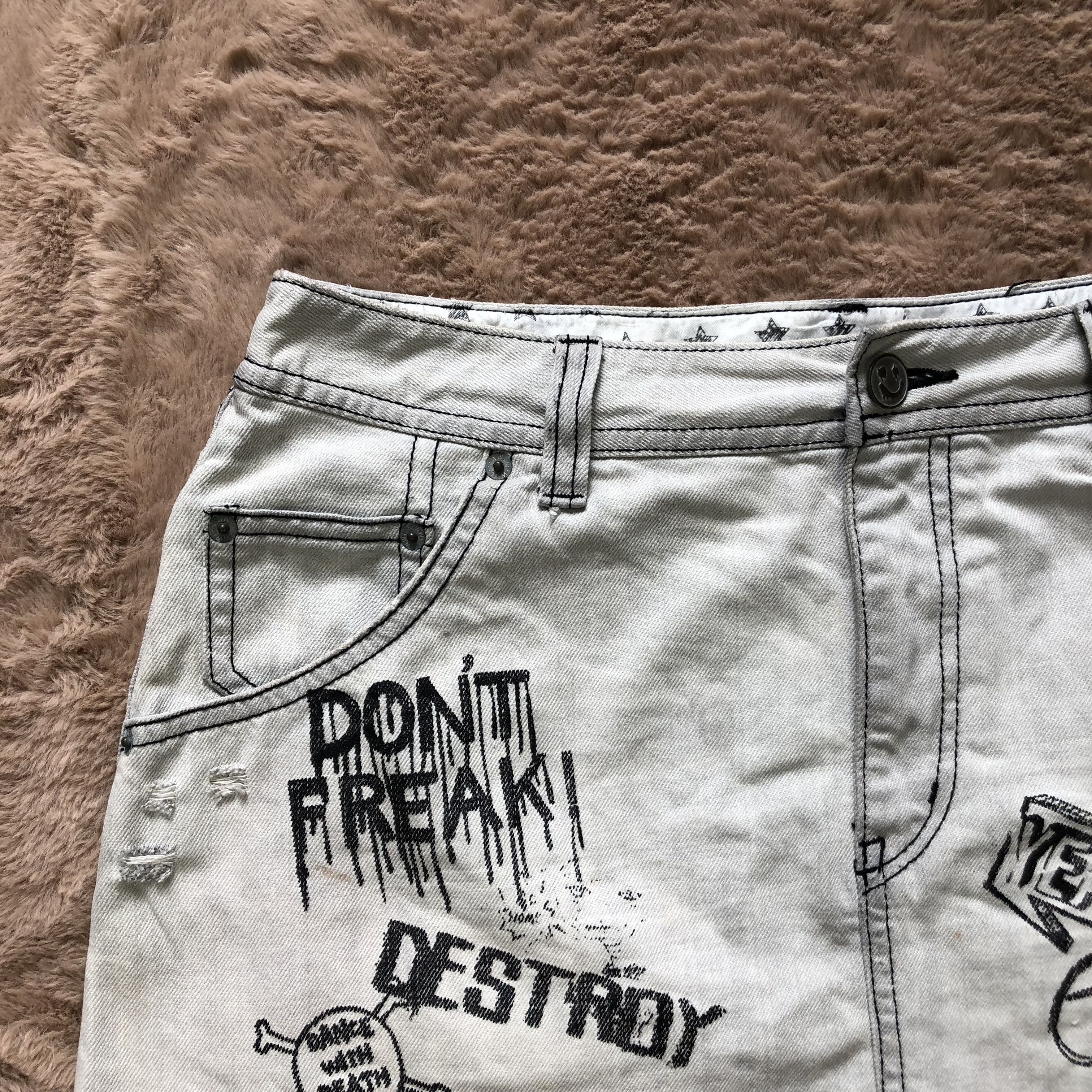 Japanese Brand TRASHED🔥 WORLD WIDE LOVE PAINTING MINI SKIRTS #5721-203 Size 32" / US 10 / IT 46 - 2 Thumbnail