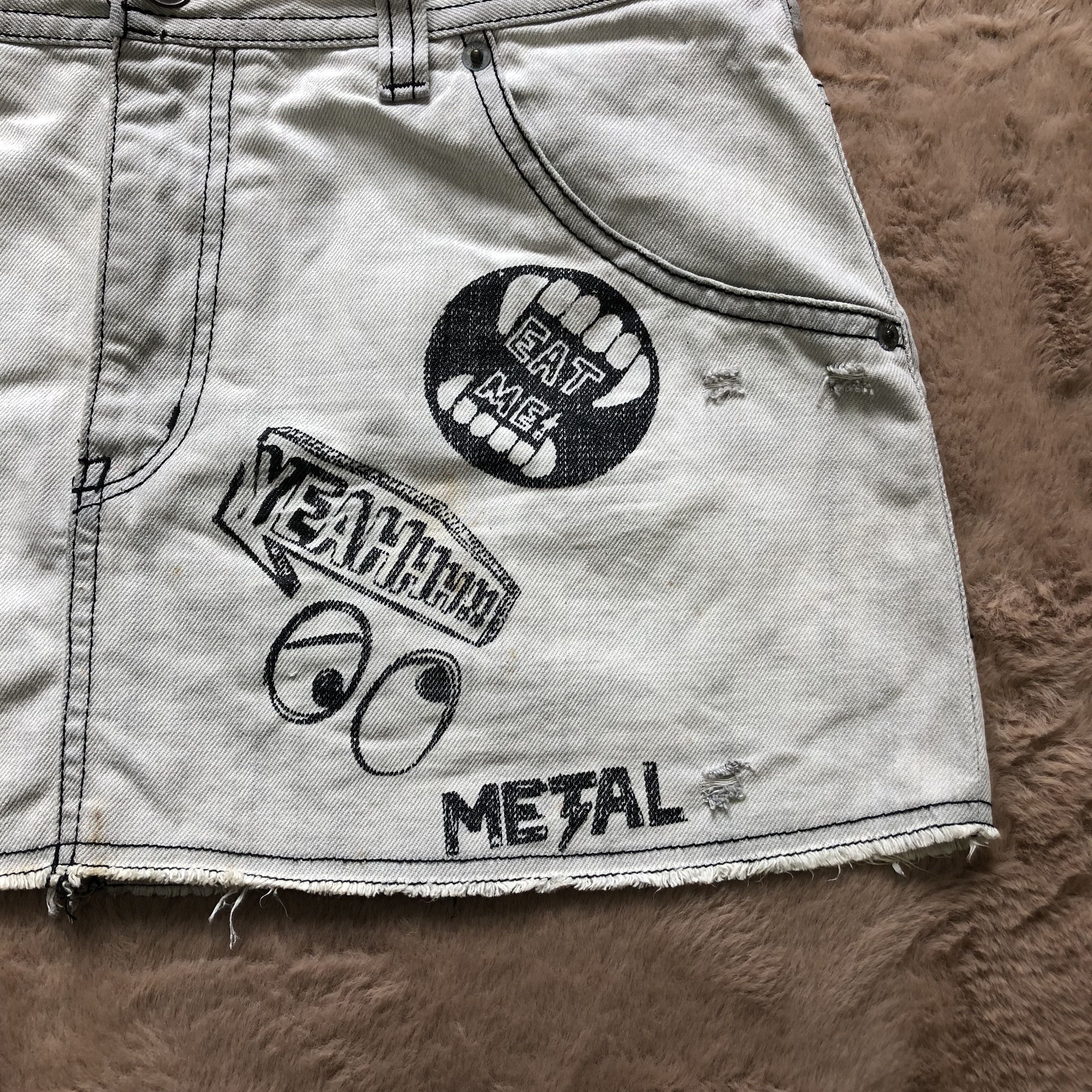 Japanese Brand TRASHED🔥 WORLD WIDE LOVE PAINTING MINI SKIRTS #5721-203 Size 32" / US 10 / IT 46 - 5 Thumbnail