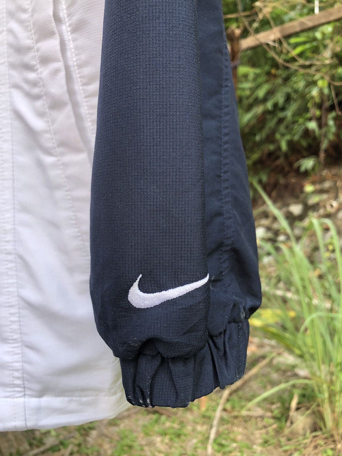 Nike Vintage Y2K Nike Zipper Sweater Embroidered Swoosh Logo Size US L / EU 52-54 / 3 - 7 Thumbnail