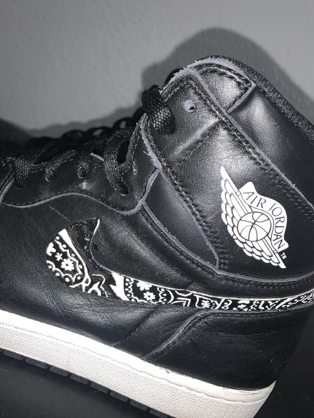 Jordan Brand × Nike Custom Jordan 1 Retro High OG Yin Yang 2016 Size US 10.5 / EU 43-44 - 2 Thumbnail