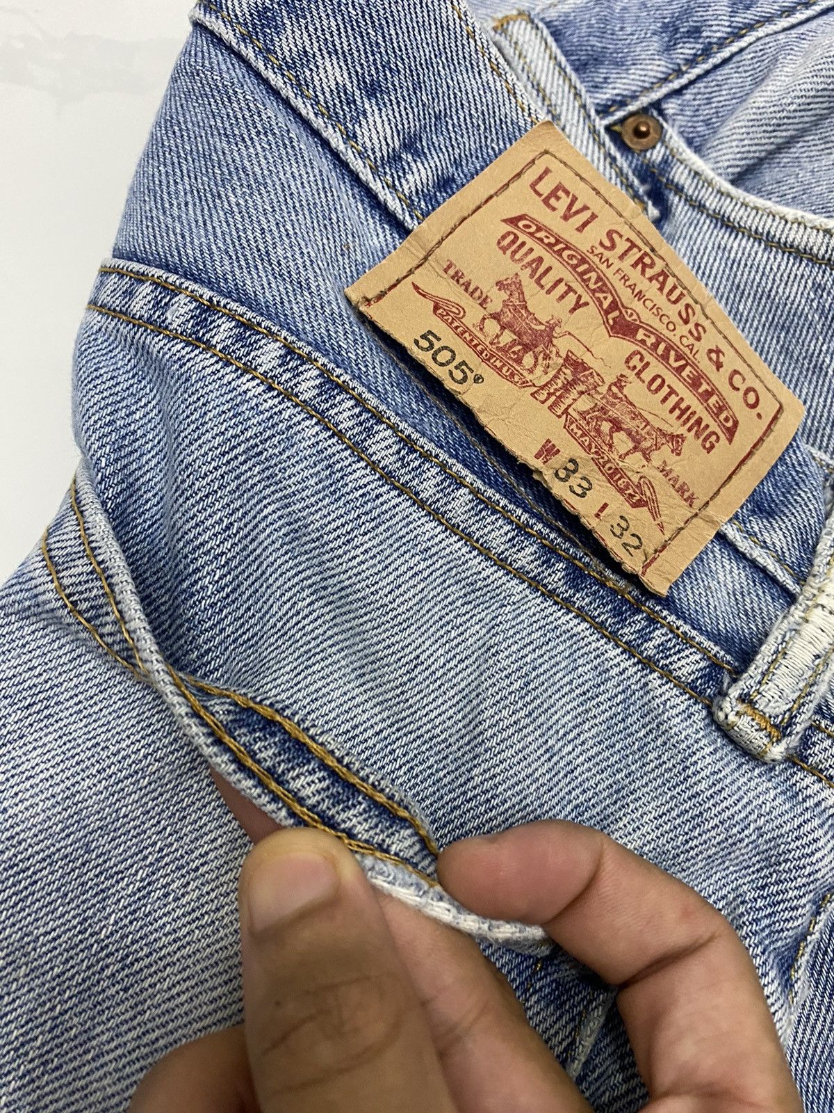 Levi's VINTAGE LEVIS 505 DISTRESSED DENIM JEANS Size US 34 / EU 50 - 12 Thumbnail