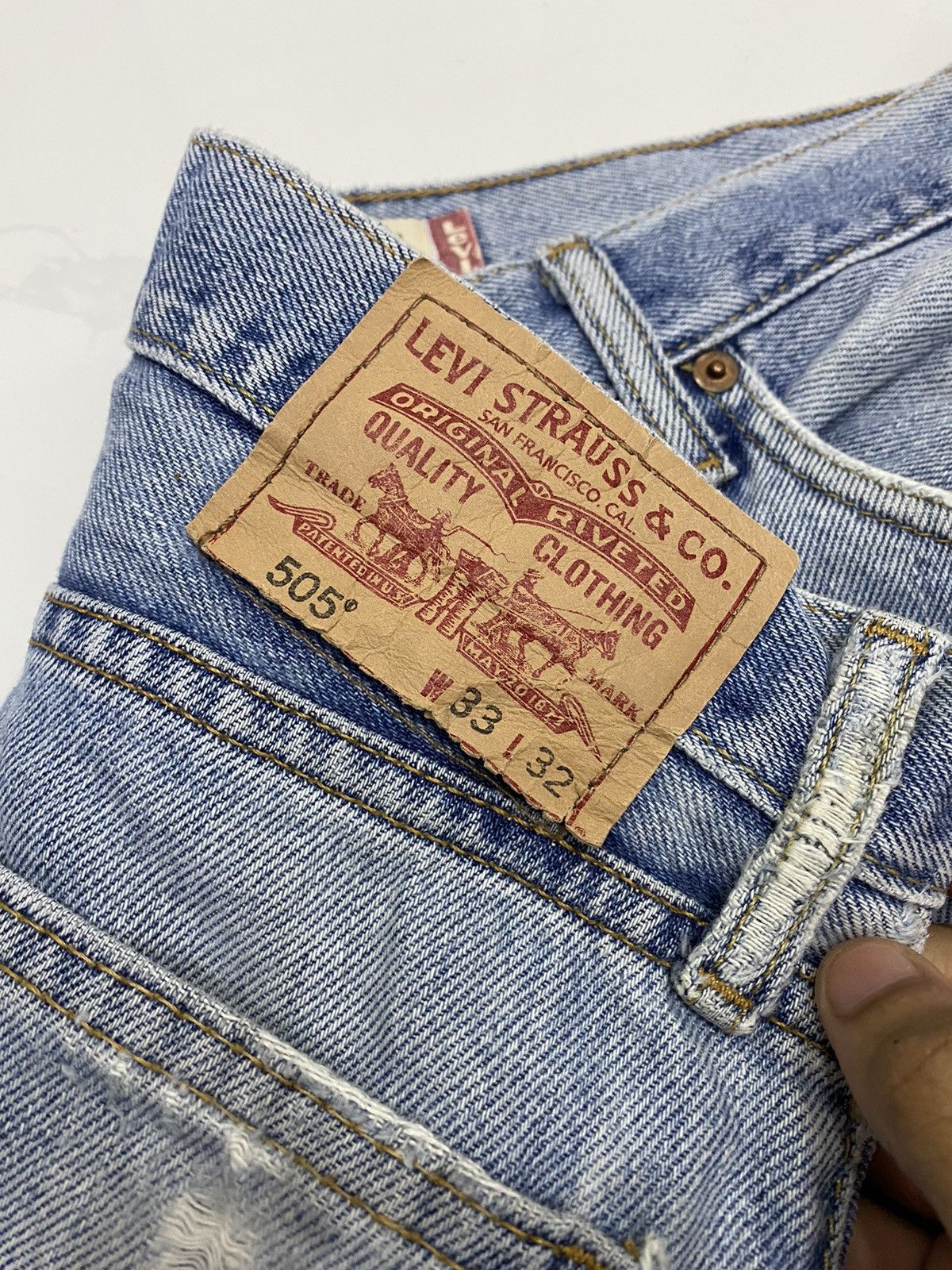 Levi's VINTAGE LEVIS 505 DISTRESSED DENIM JEANS Size US 34 / EU 50 - 10 Thumbnail