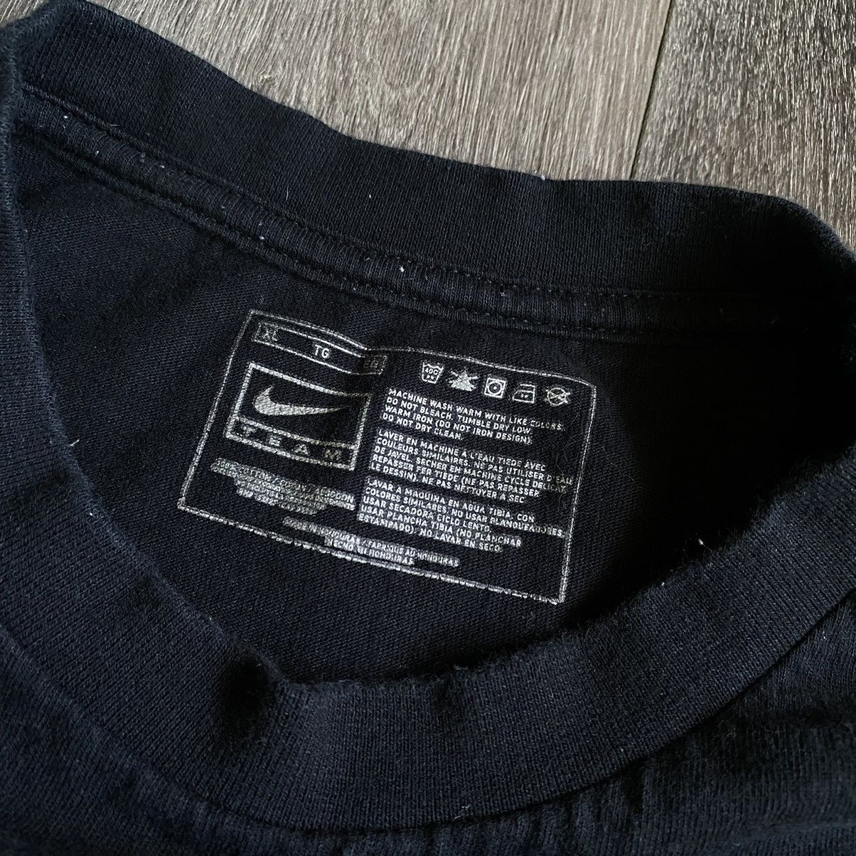 Nike Vintage 00s Nike Georgia Bulldogs Center Swoosh Blackout Tee Size US XL / EU 56 / 4 - 3 Thumbnail