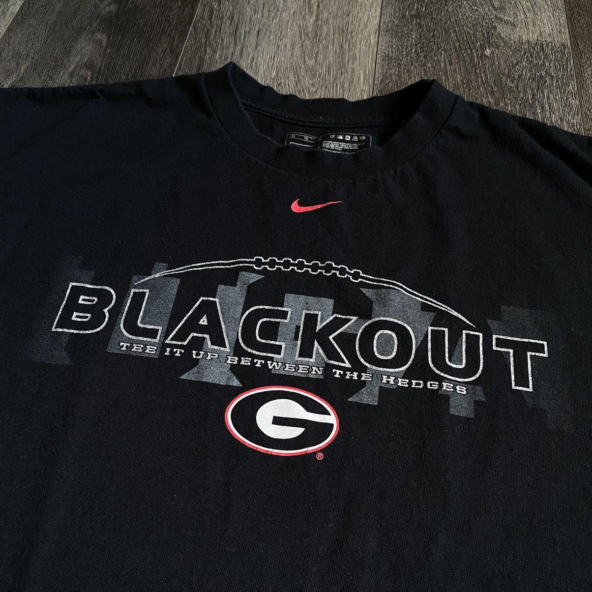 Nike Vintage 00s Nike Georgia Bulldogs Center Swoosh Blackout Tee Size US XL / EU 56 / 4 - 1 Thumbnail