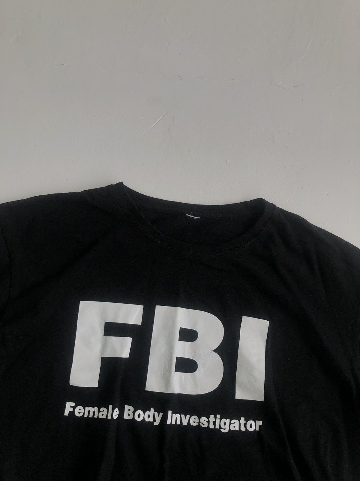 Vintage Vintage Humour Adult FBI Female Body Investigator T Shirt Size US M / EU 48-50 / 2 - 3 Thumbnail