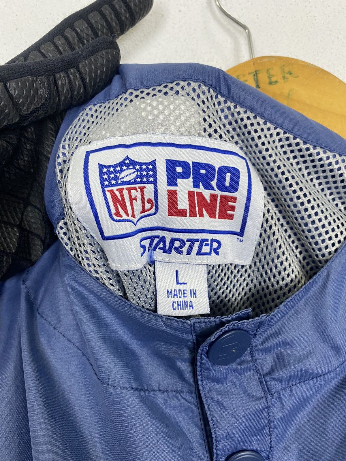 NFL VINTAGE NFL PRO LINE STARTER SHORT SLEEVE NYLON SHIRT-GK120 Size US L / EU 52-54 / 3 - 12 Thumbnail