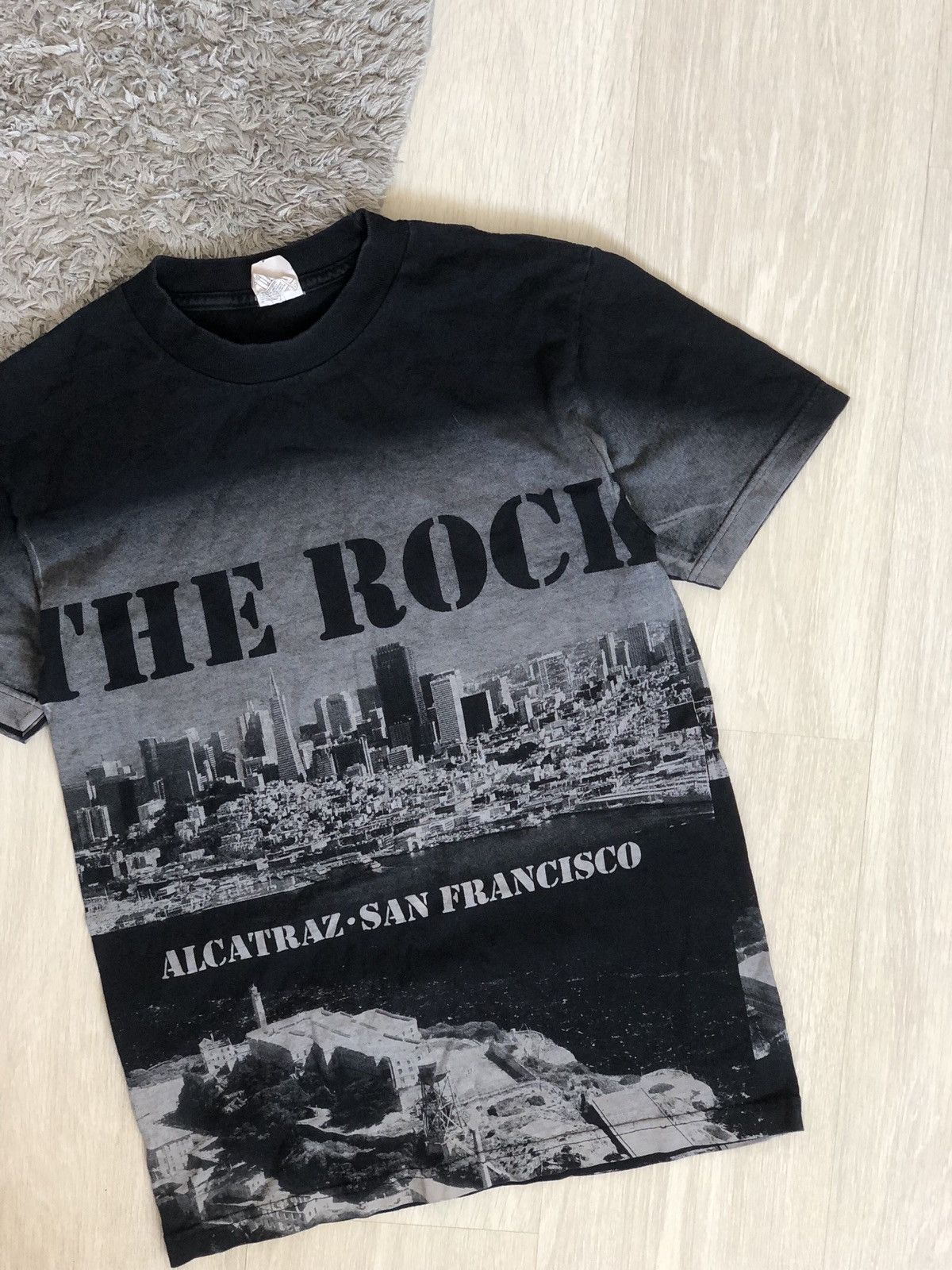 Band Tees × Vintage Vintage The Rock Alcatraz San Francisco Full Print T Shirt Size US S / EU 44-46 / 1 - 2 Thumbnail