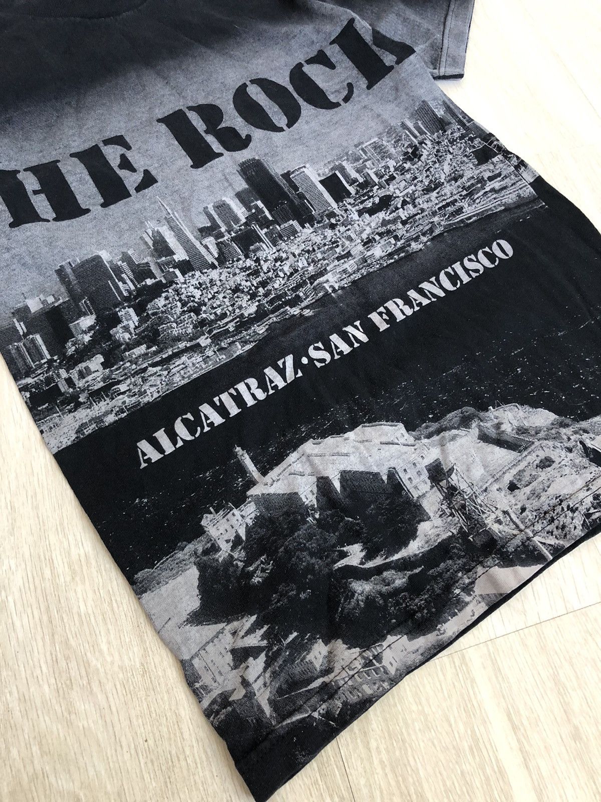 Band Tees × Vintage Vintage The Rock Alcatraz San Francisco Full Print T Shirt Size US S / EU 44-46 / 1 - 3 Thumbnail