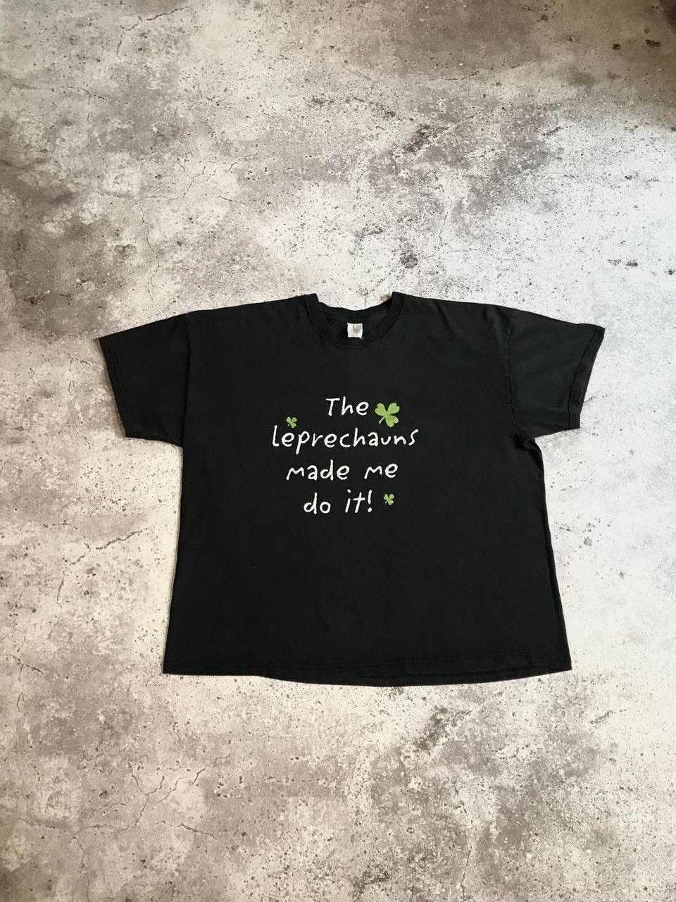 Vintage T-shirt “The Leprechaun Made me do it” Humour Tee L
