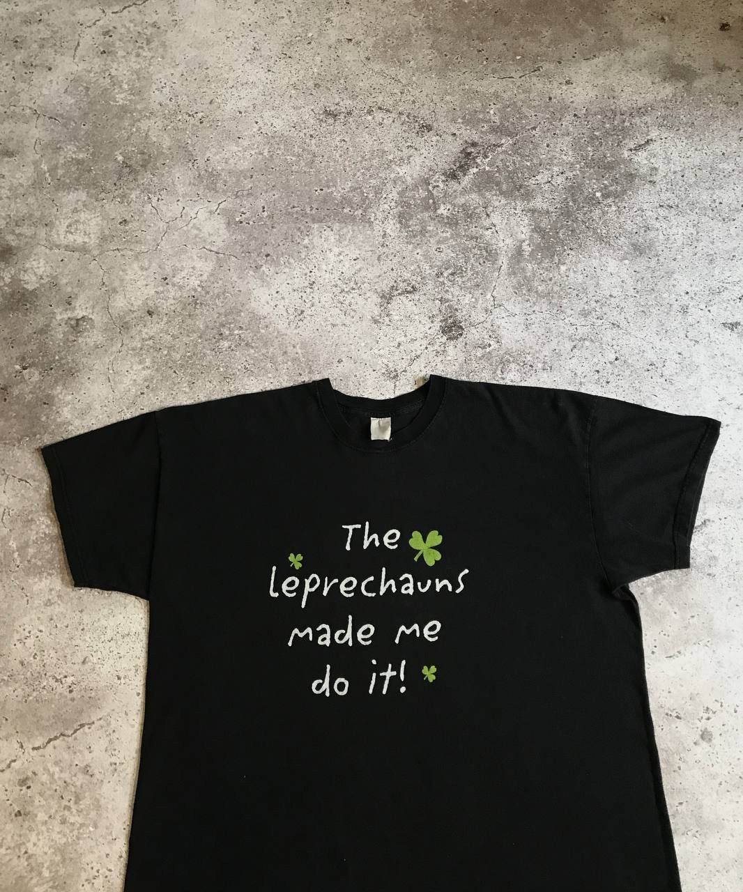 Vintage T-shirt “The Leprechaun Made me do it” Humour Tee L