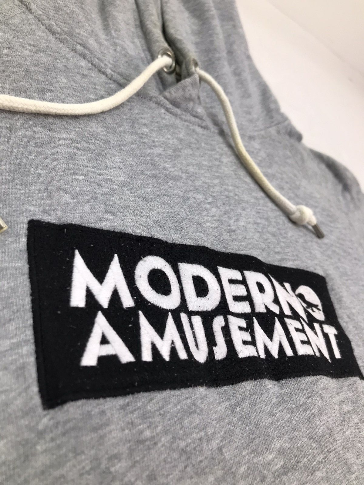 Modern Amusement Modern Amusement box logo supreme style sweater Size US M / EU 48-50 / 2 - 9 Thumbnail