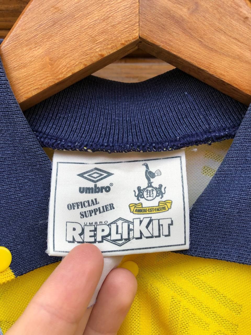 Umbro Tottenham Hotspur home football shirt jersey kids Size US S / EU 44-46 / 1 - 8 Thumbnail