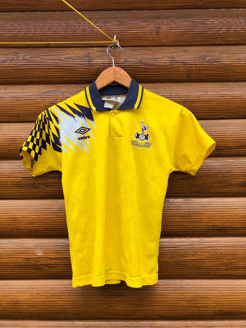 Umbro Tottenham Hotspur home football shirt jersey kids Size US S / EU 44-46 / 1 - 1 Thumbnail