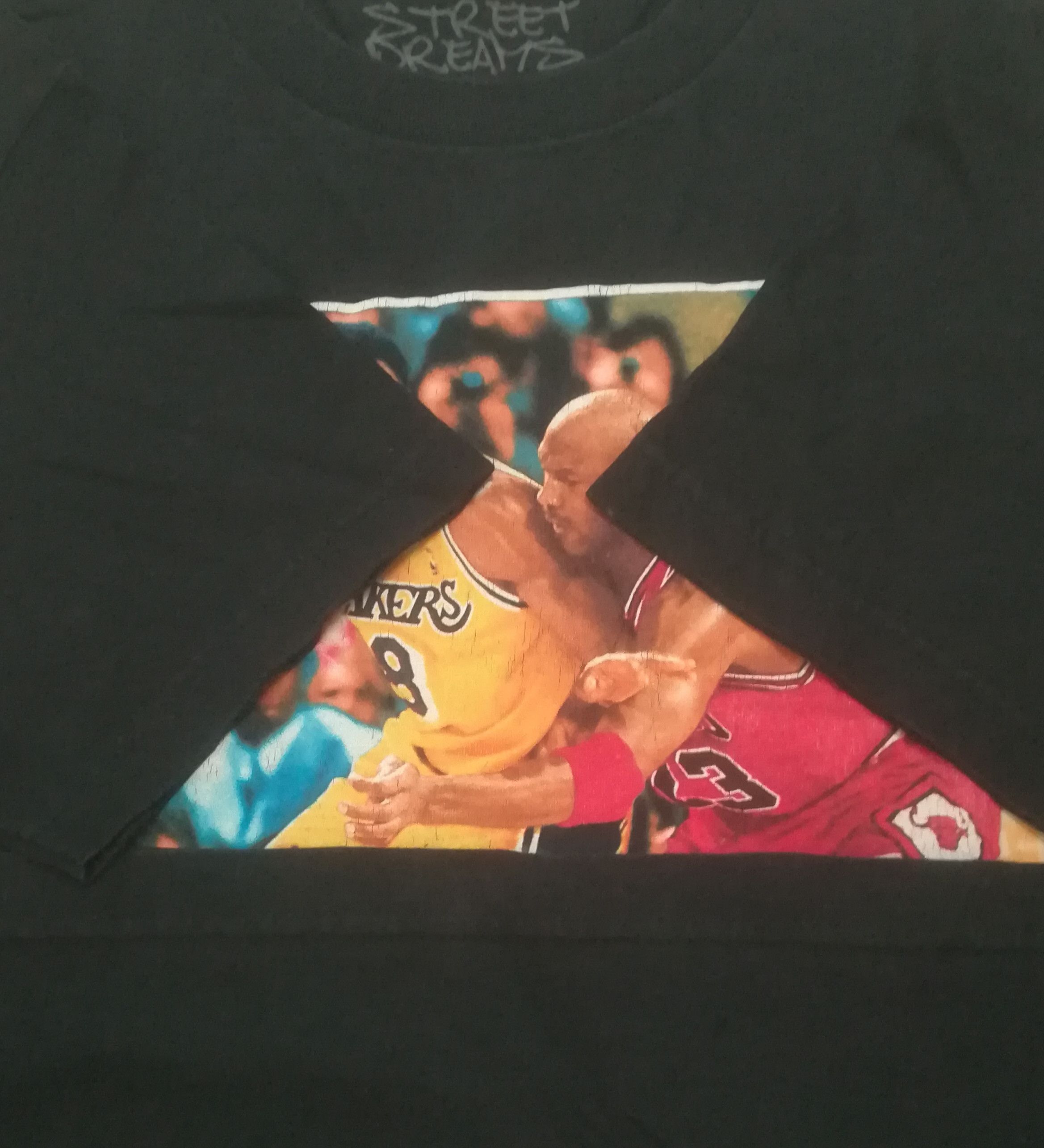 NBA Vintage Legendary Kobe Bryant Vs Michael Jordan Tshirt Size US M / EU 48-50 / 2 - 5 Thumbnail