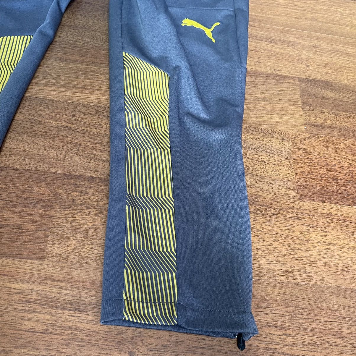 Puma BORUSSIA DORTMUND PUMA FOOTBALL SOCCER TRAINING TRACK SUIT Size US M / EU 48-50 / 2 - 4 Thumbnail