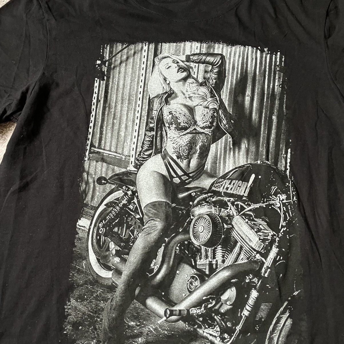 Vintage Vintage Y2K Graphic Tee Thrashed Black Grunge Streetwear M Size US M / EU 48-50 / 2 - 5 Thumbnail