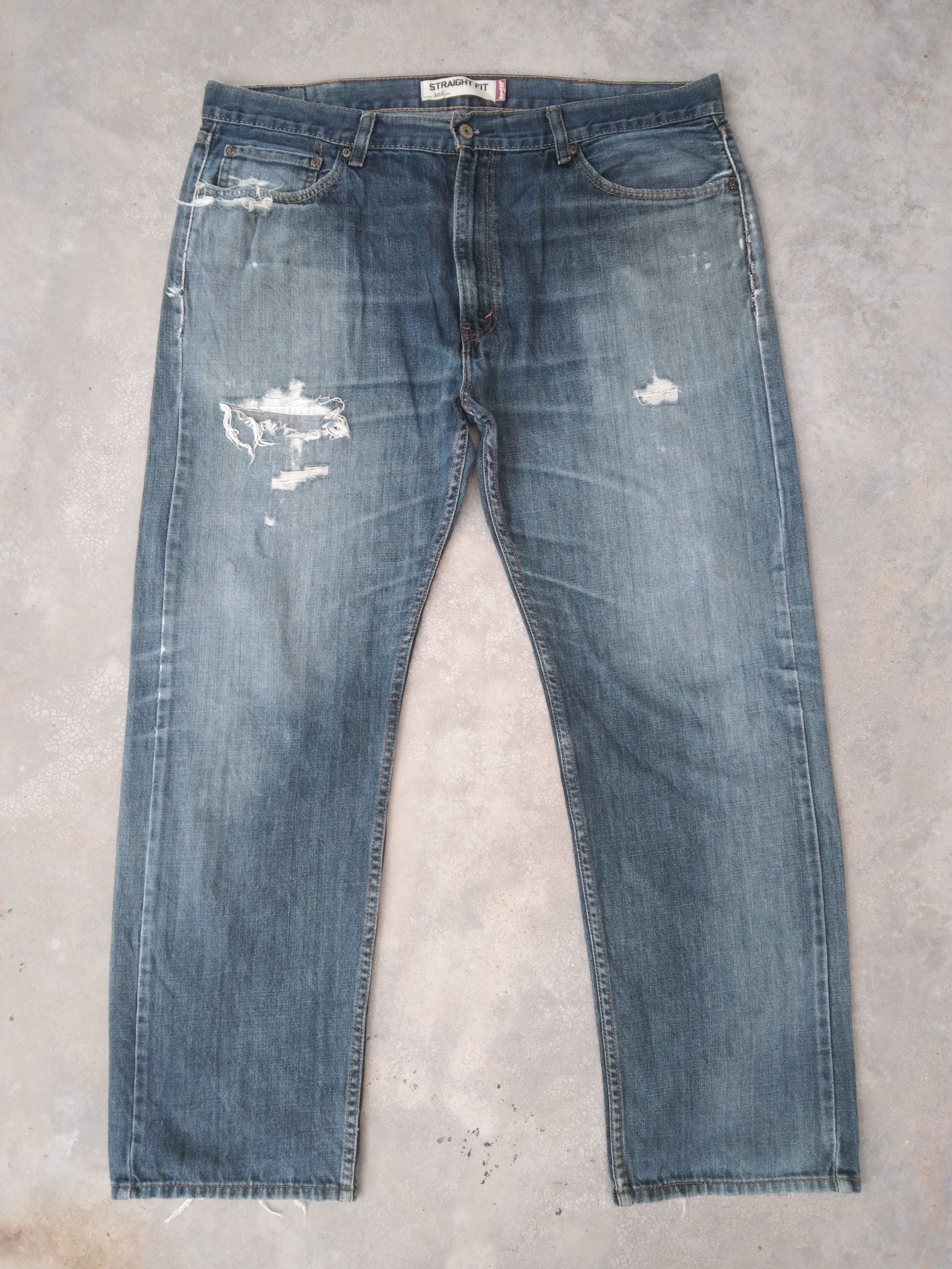 image of Vintage Levi's Jeans 505 Faded Distressed Denim 40X32 in Blue, Men's